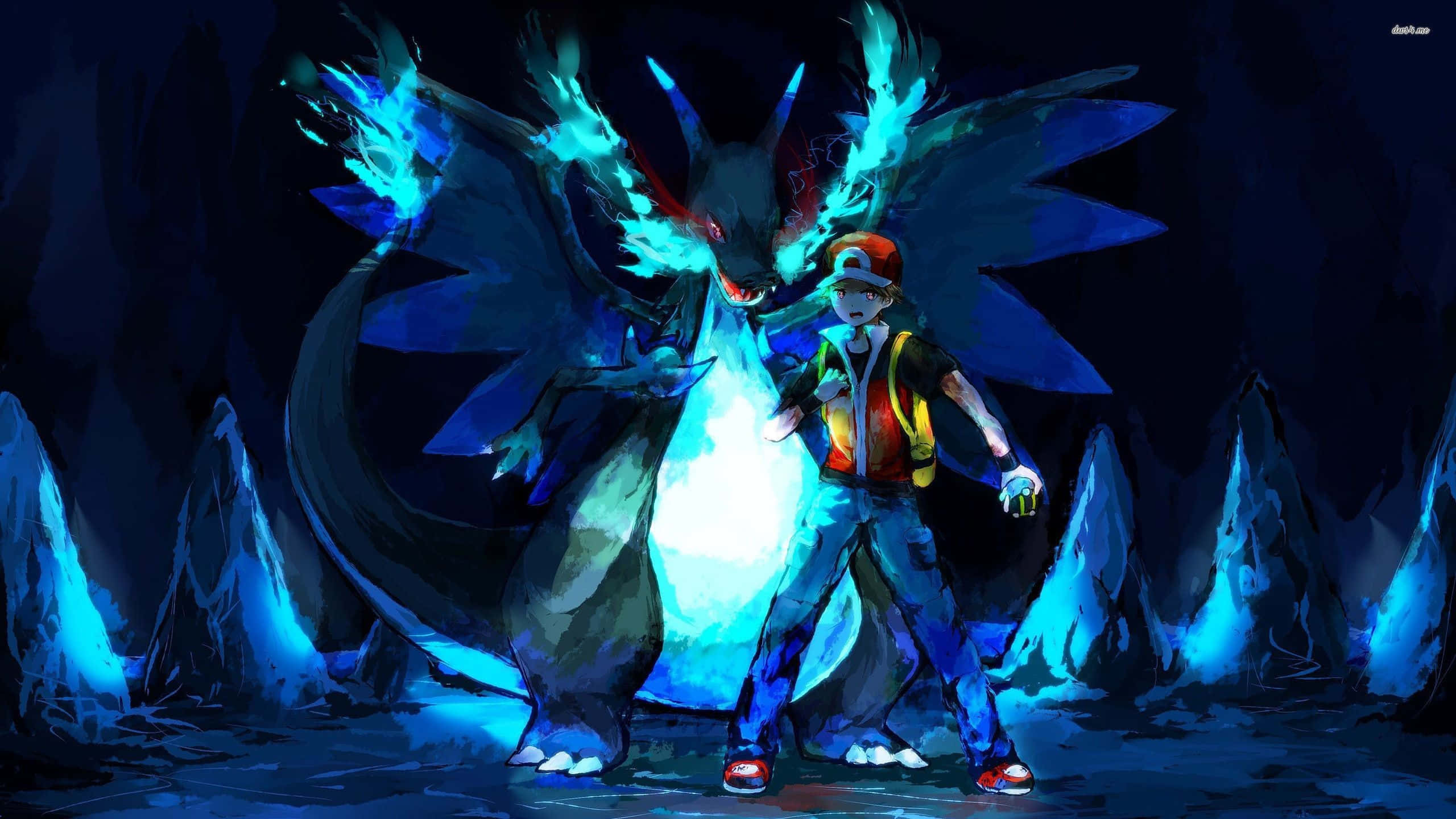 Epic Charizard 桌布 壁紙 — 一位訓練員自信地站在一條發光的藍色龍旁邊，身處一個黑暗的冰洞中，周圍有鋸齒狀的山峰。
