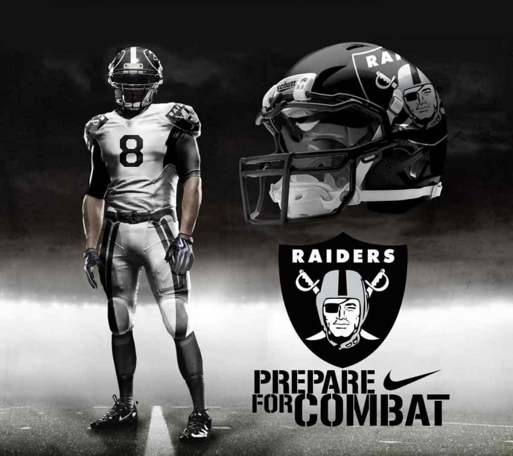 Raiders足球員穿著制服，頭盔和球隊標誌在迷霧場地上。 — 突襲者 GIF 壁紙