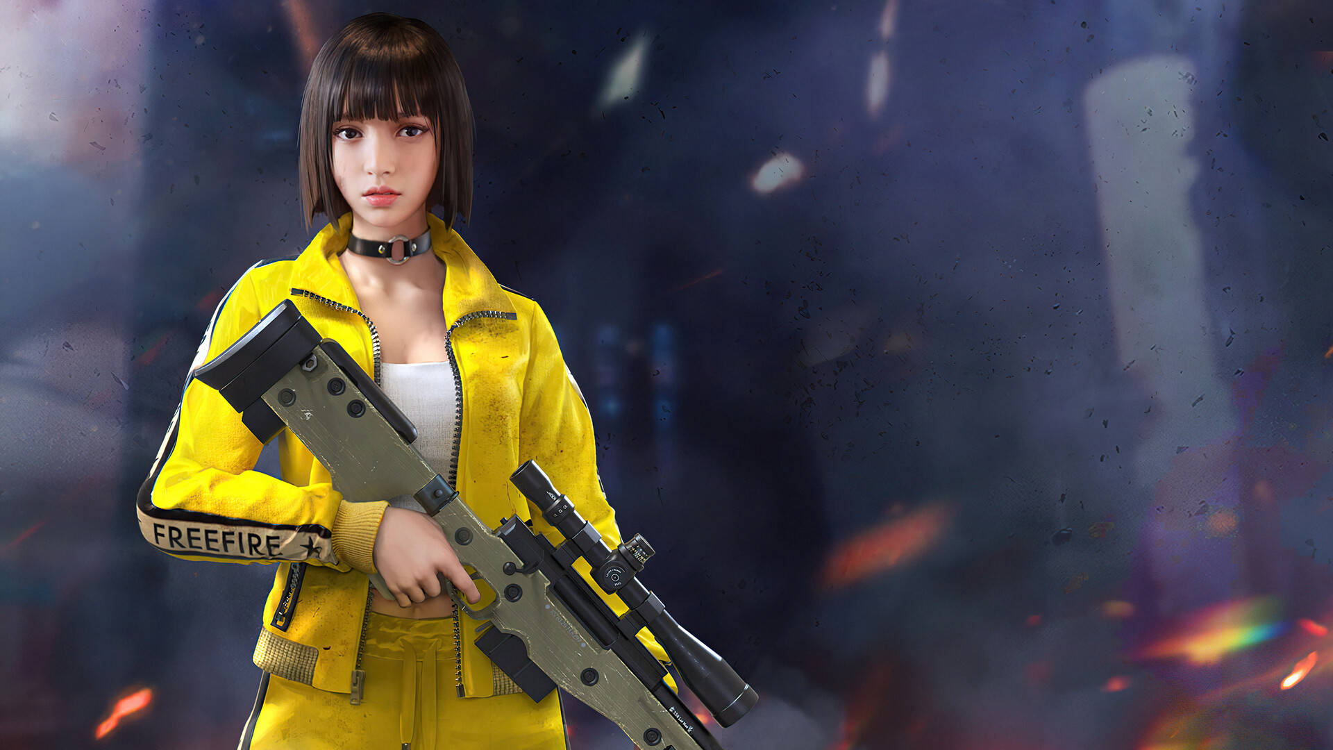 free fire criminal bundle 桌布 壁紙 — 一位身穿亮黃色外套的兇猛女玩家，在煙霧瀰漫的戰鬥背景下手持狙擊步槍。