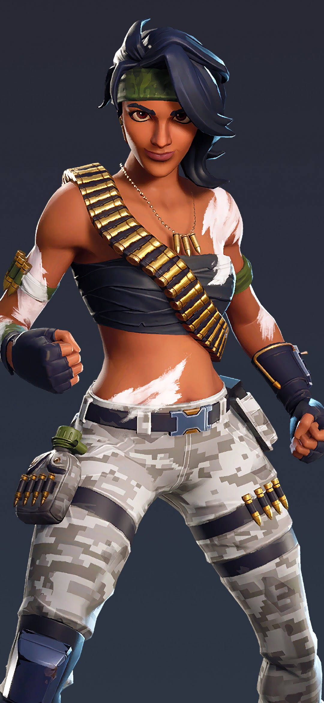 Fortnite 造型 桌布 壁紙 — 一位身穿數位迷彩裝備和彈藥帶的兇猛女兵，以自信的目光準備就緒。