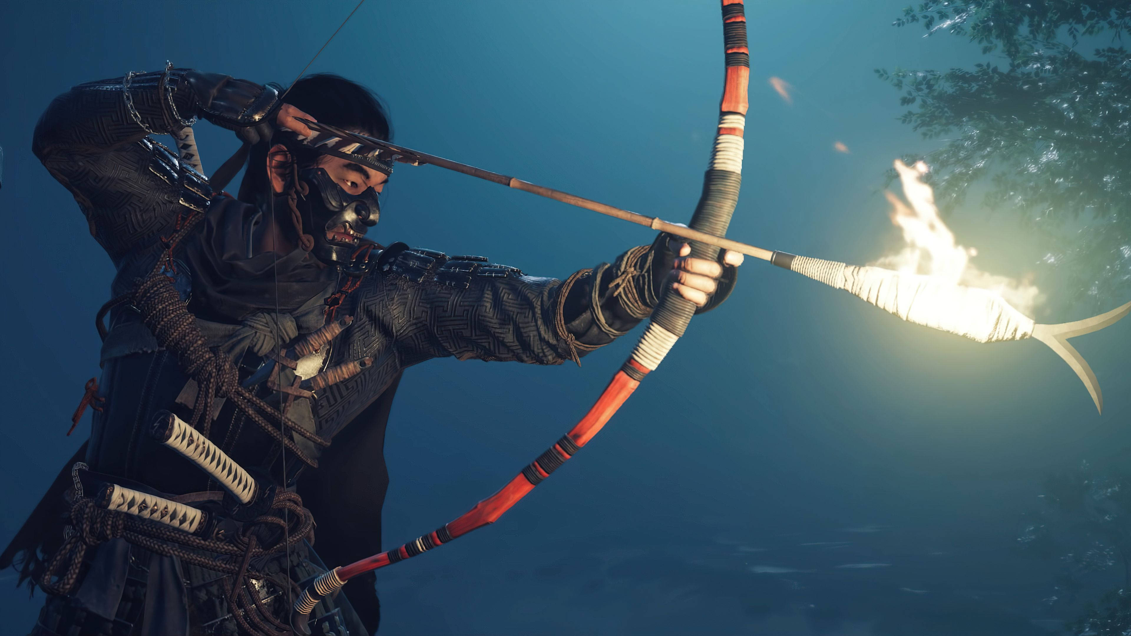 Archery 桌布 壁紙 — 一位身穿暗色鎧甲的武士在黃昏時分的迷霧藍色森林中拉弓搭上一支燃燒的箭。