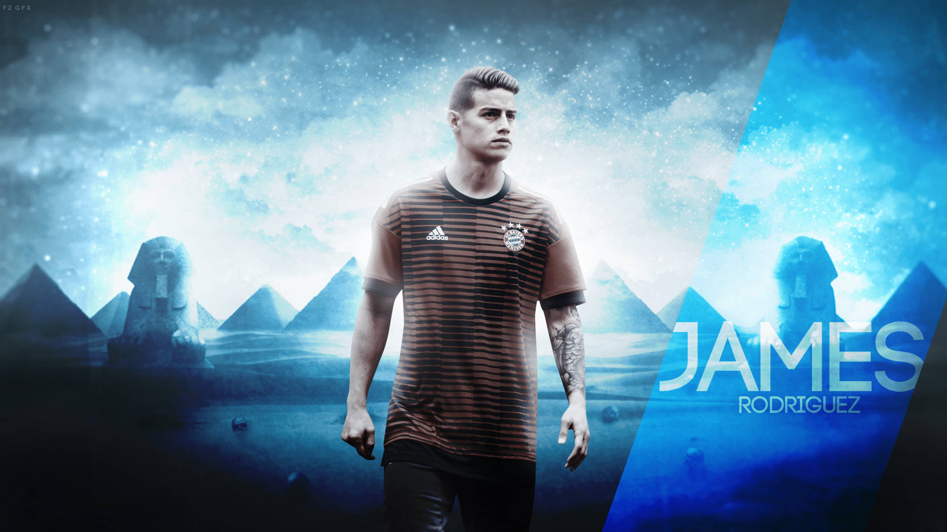 James Rodriguez 桌布 壁紙 — 一位身穿條紋球衣的足球運動員站在金字塔和獅身人面像前，背景是繁星點點的藍天。