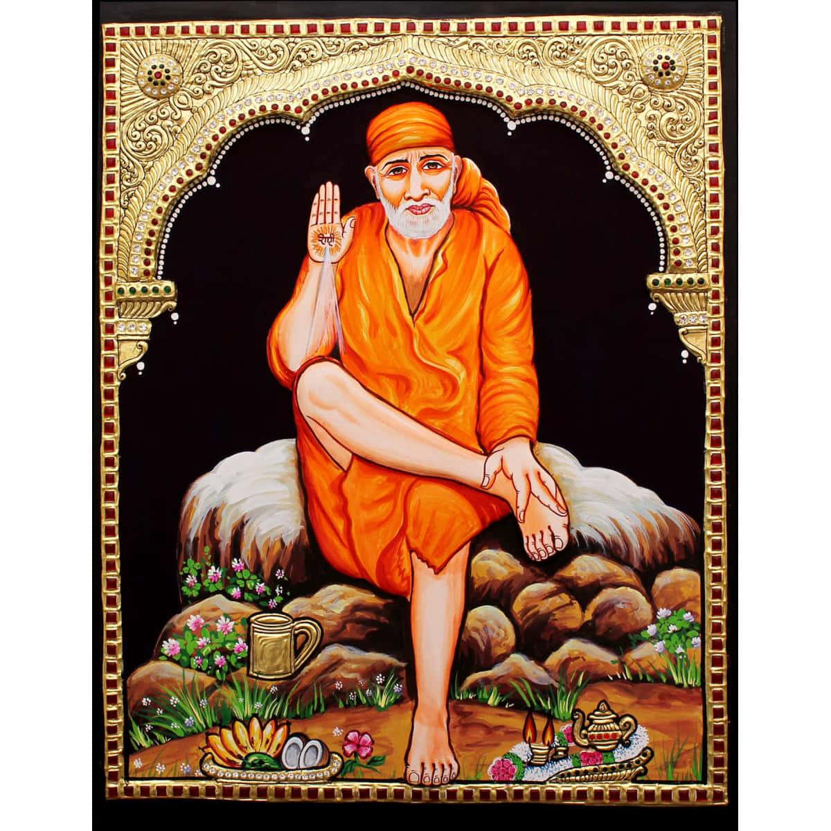 Indian 桌布 壁紙 — 一位身穿橙色長袍的寧靜聖人盤腿坐在岩石架上，位於華麗的金色拱門下，單手做出和平手勢。