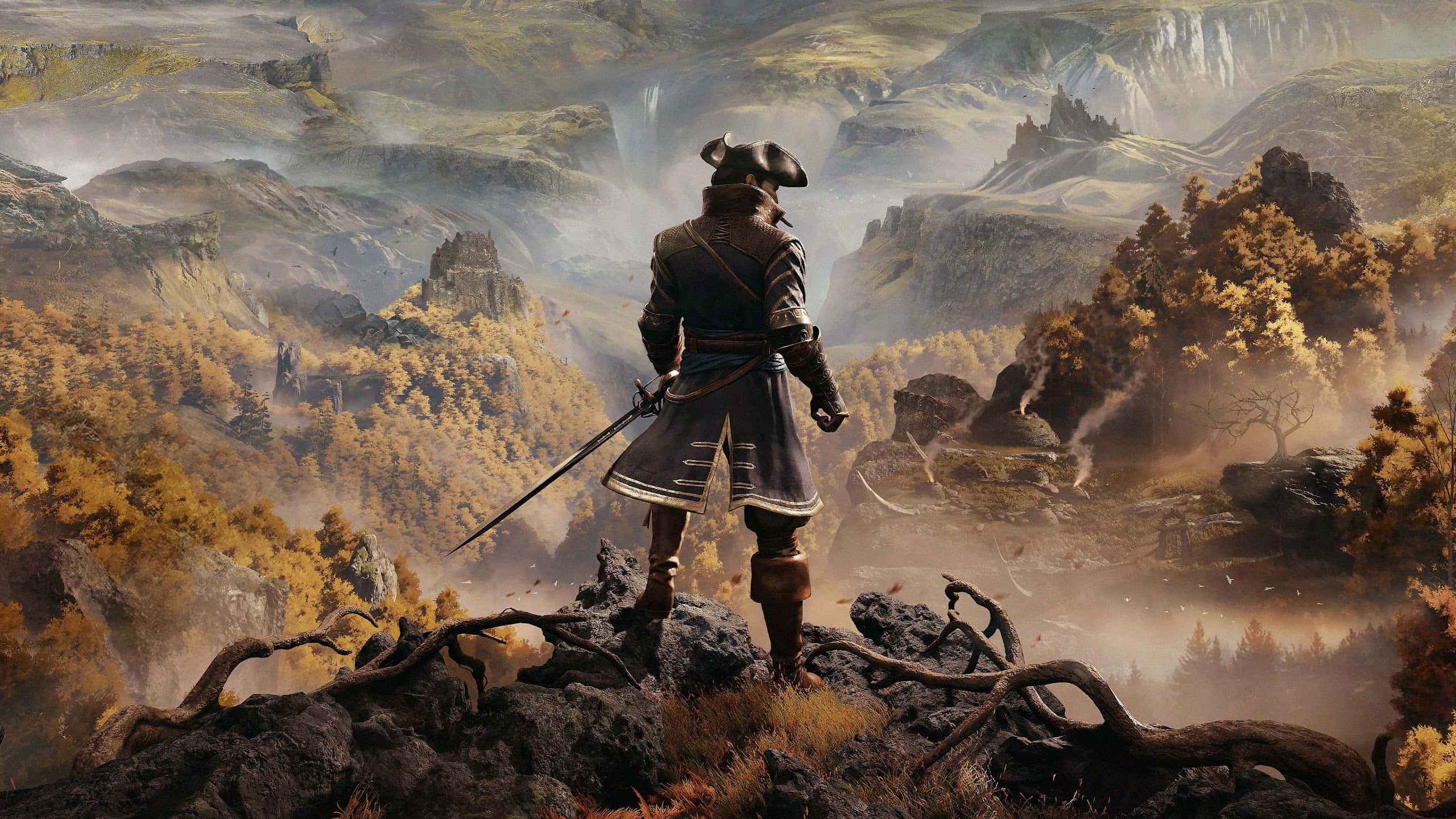 1440p Greedfall 桌布 壁紙 — 一位身穿歷史盔甲的孤獨冒險家站在霧氣繚繞的懸崖頂上，俯瞰著廣闊的秋日山谷，瀑布層層疊疊。