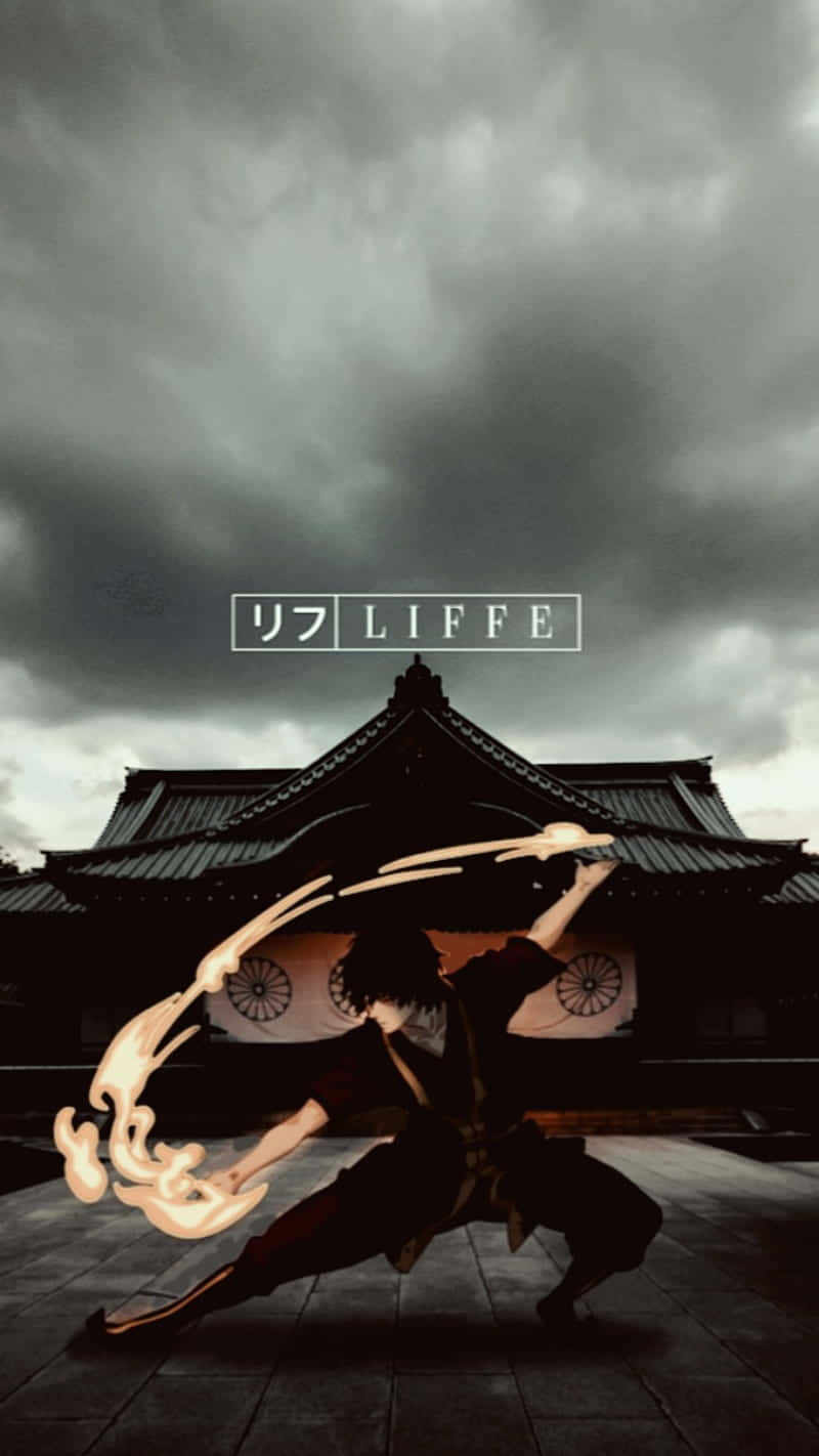 祖寇 桌布 壁紙 — 一位身穿深色長袍的動漫戰士，在暴風雨的天空下，於傳統日本寺廟前揮舞著發光的能量劍。