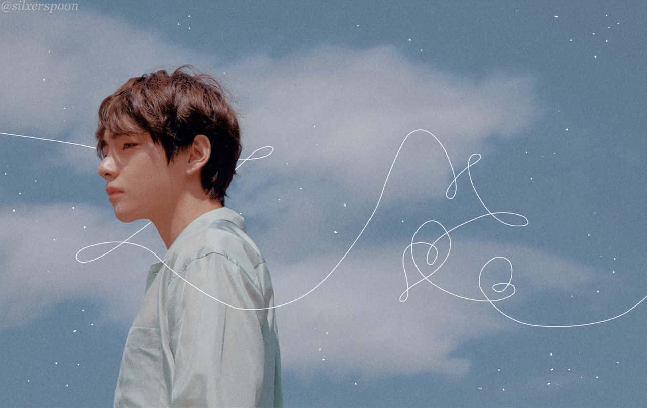 Jungkook 桌布 壁紙 — 一位身穿淺色襯衫的年輕男子，對著夢幻的天空沉思，天空中有飄浮的白色線條藝術和散落的星星。