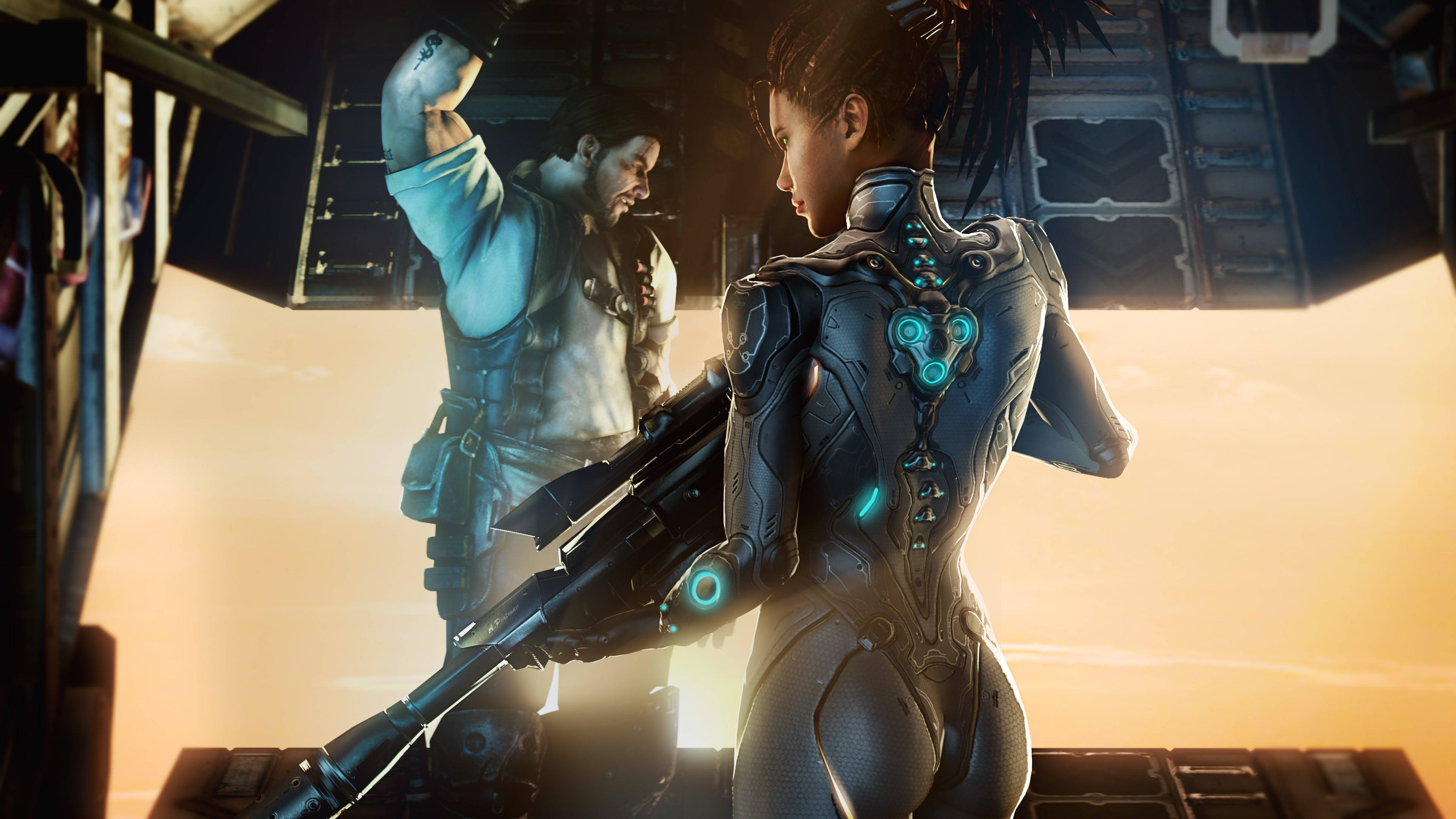 桌布 壁紙 — 一位身穿發光盔甲的女兵手持步槍站立，而一位男性同伴在日落時分的未來太空船內做手勢。