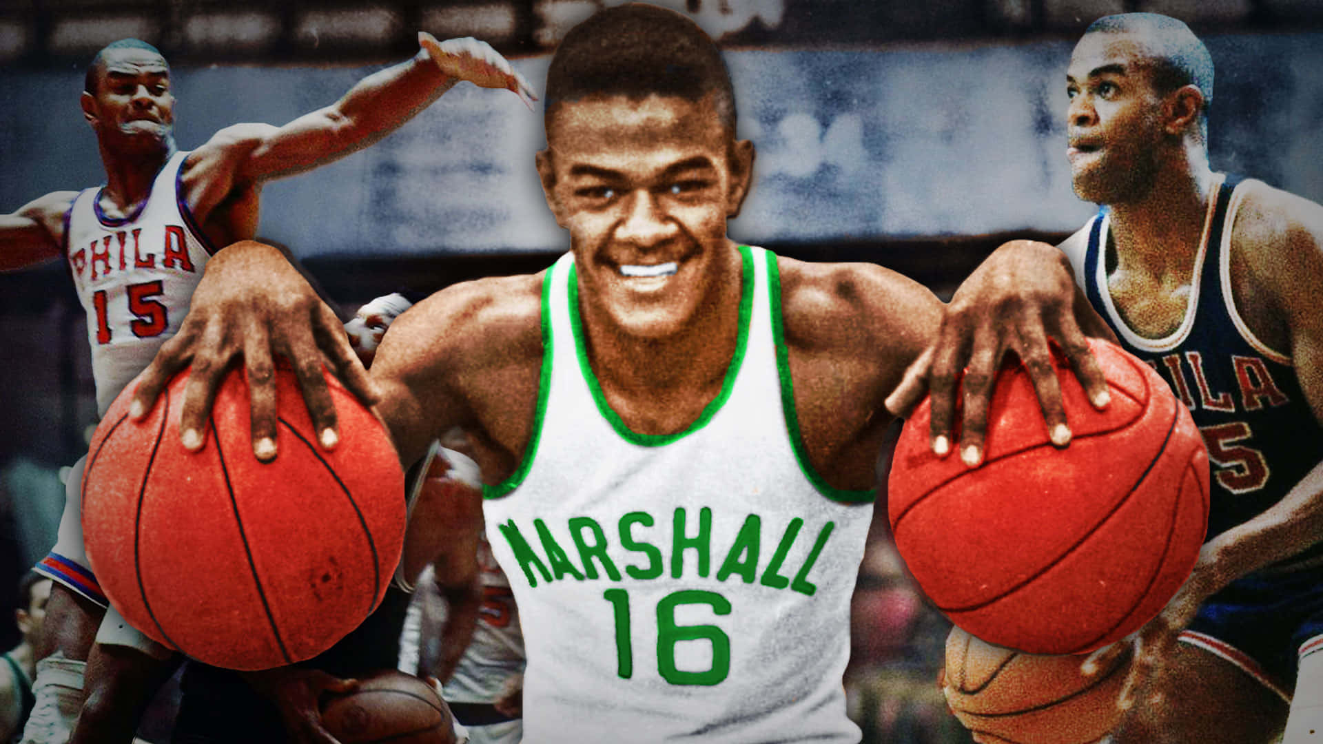 Athletic 桌布 壁紙 — 一位身穿白色Marshall 16球衣的快樂籃球運動員，在隊友於他身後行動時，手持兩個紅色球。