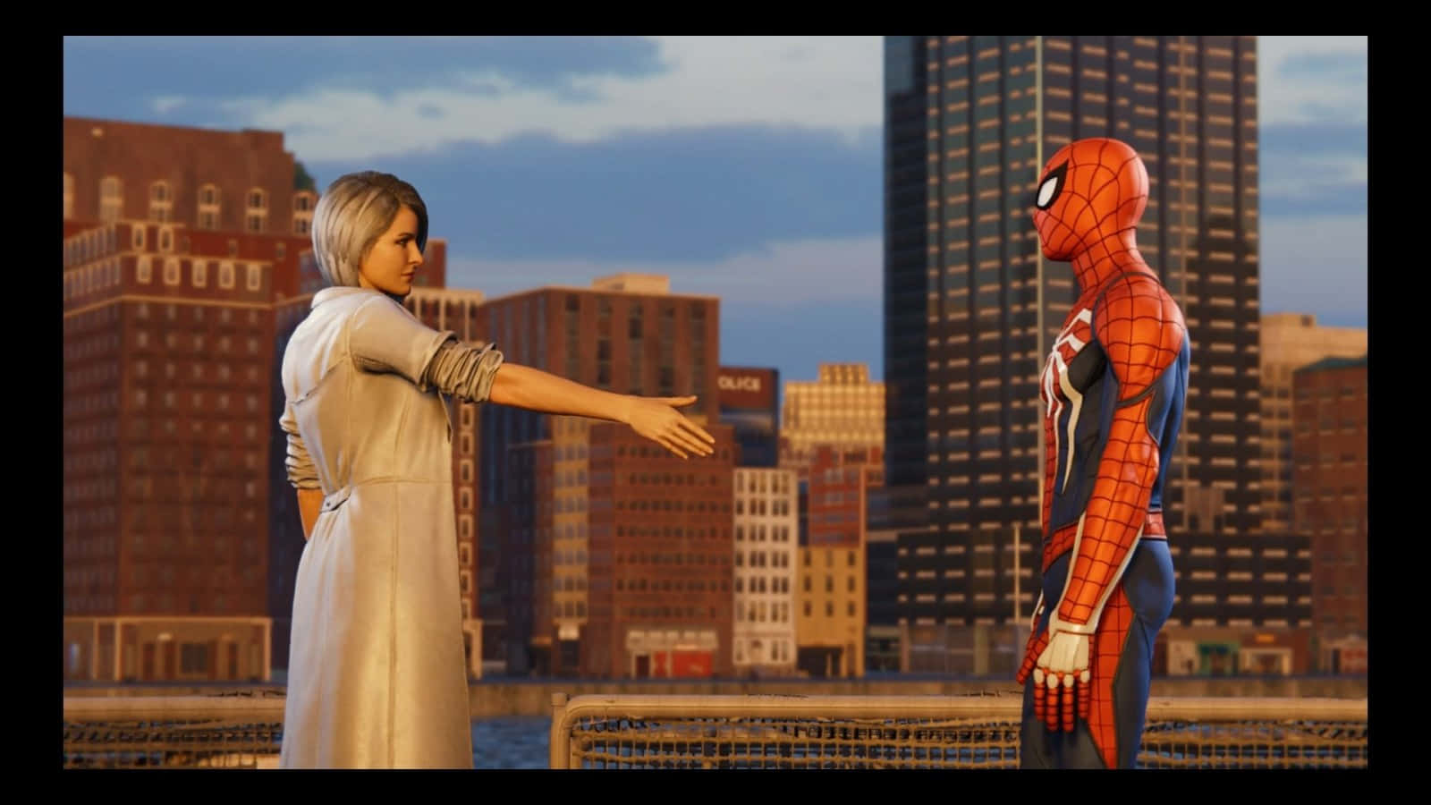 Silver Sable 桌布 壁紙 — 一位身穿白色外套的女性向站在橋上的蜘蛛人伸出手，背景是黃昏時分的城市天際線。