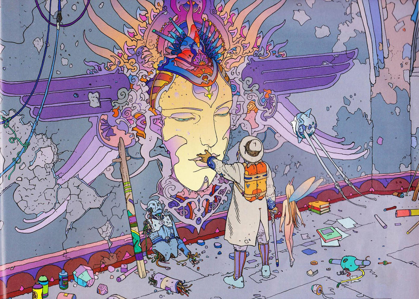 藝術 桌布 壁紙 — 一位身穿白色外套的畫家在一個混亂、佈滿碎片的房間裡，創作了一個帶有翅膀和彩色裝飾的巨大超現實面孔。