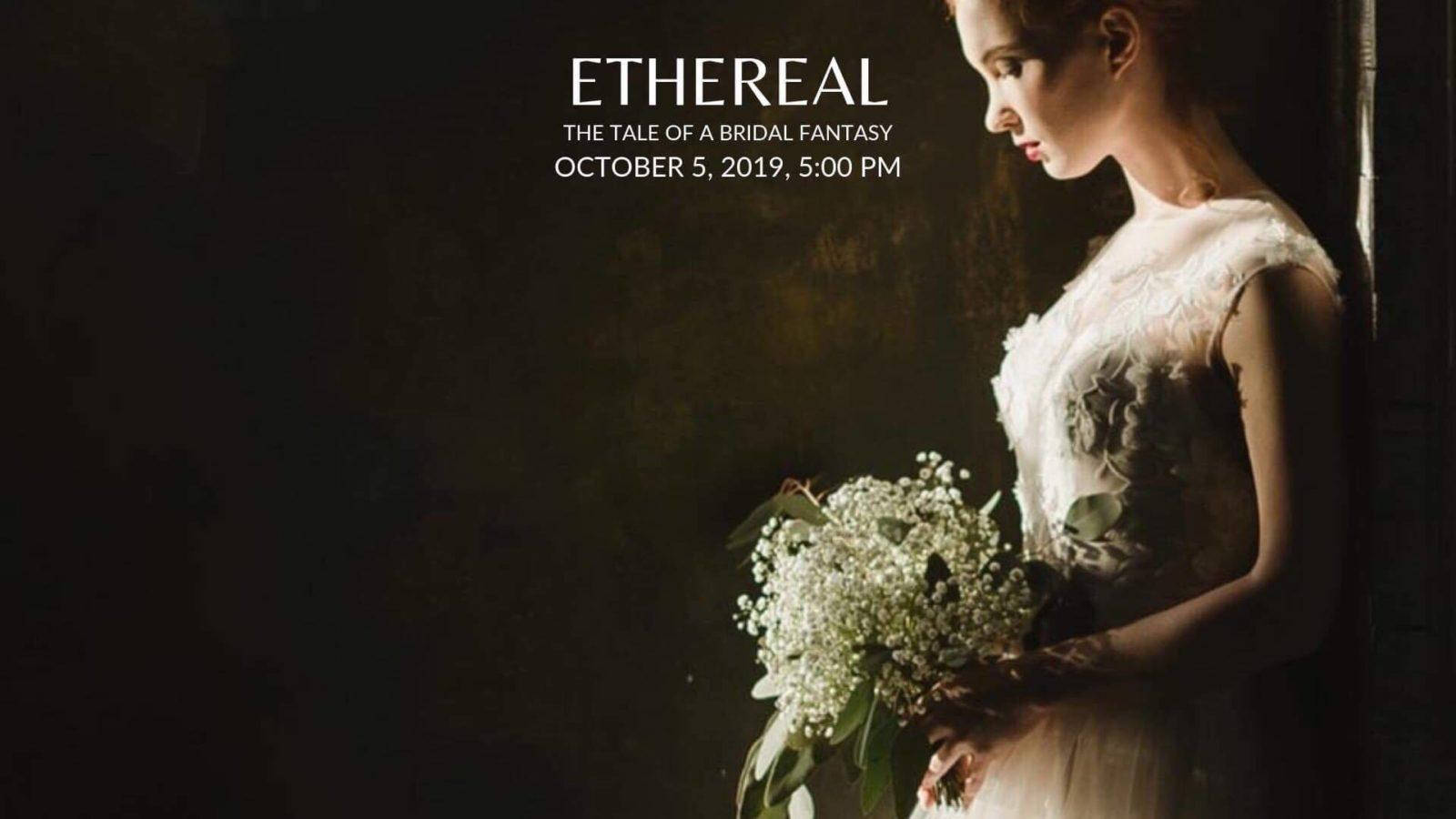 Ethereal 桌布 壁紙 — 一位身穿白色婚紗的新娘，在柔和的側光下，手持一束滿天星，背景為深色。