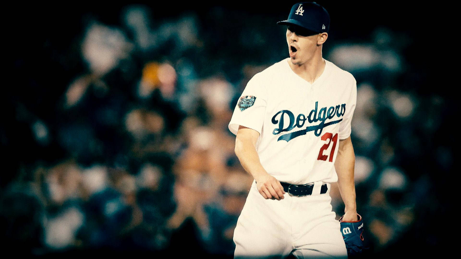 walker buehler 桌布 壁紙 — 一位身穿白色道奇隊球衣、背號21的棒球選手在球場燈光下熱情呼喊，背後是模糊的人群。