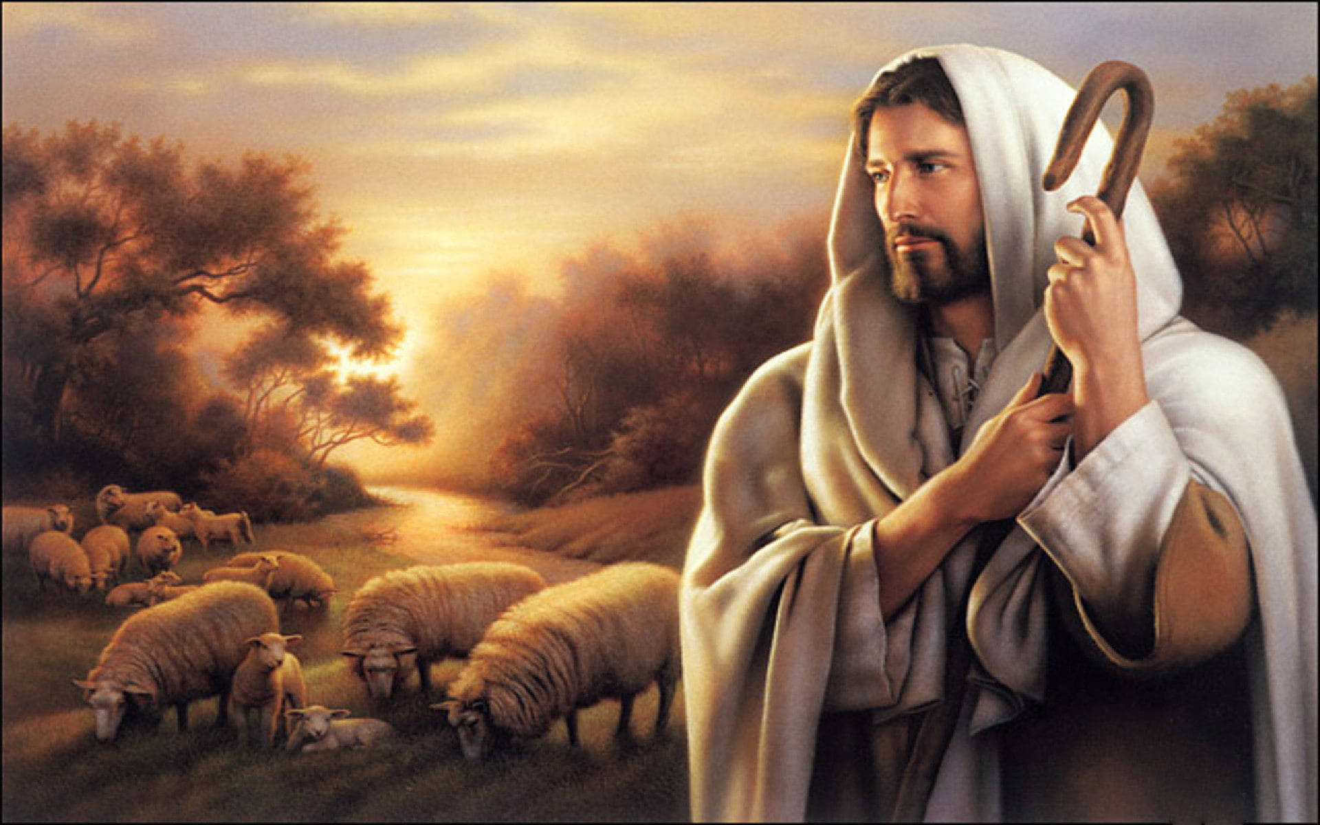 Christ 桌布 壁紙 — 一位身穿白袍的寧靜牧羊人，手持彎曲的杖，站在一群在金色田野中吃草的羊旁邊，背景是日落。