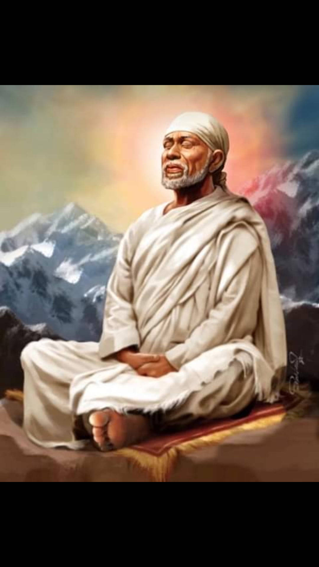 一位年長瑜伽士在日落時分於山上冥想，身穿白袍。 — Sai Baba 高畫質壁紙 壁紙