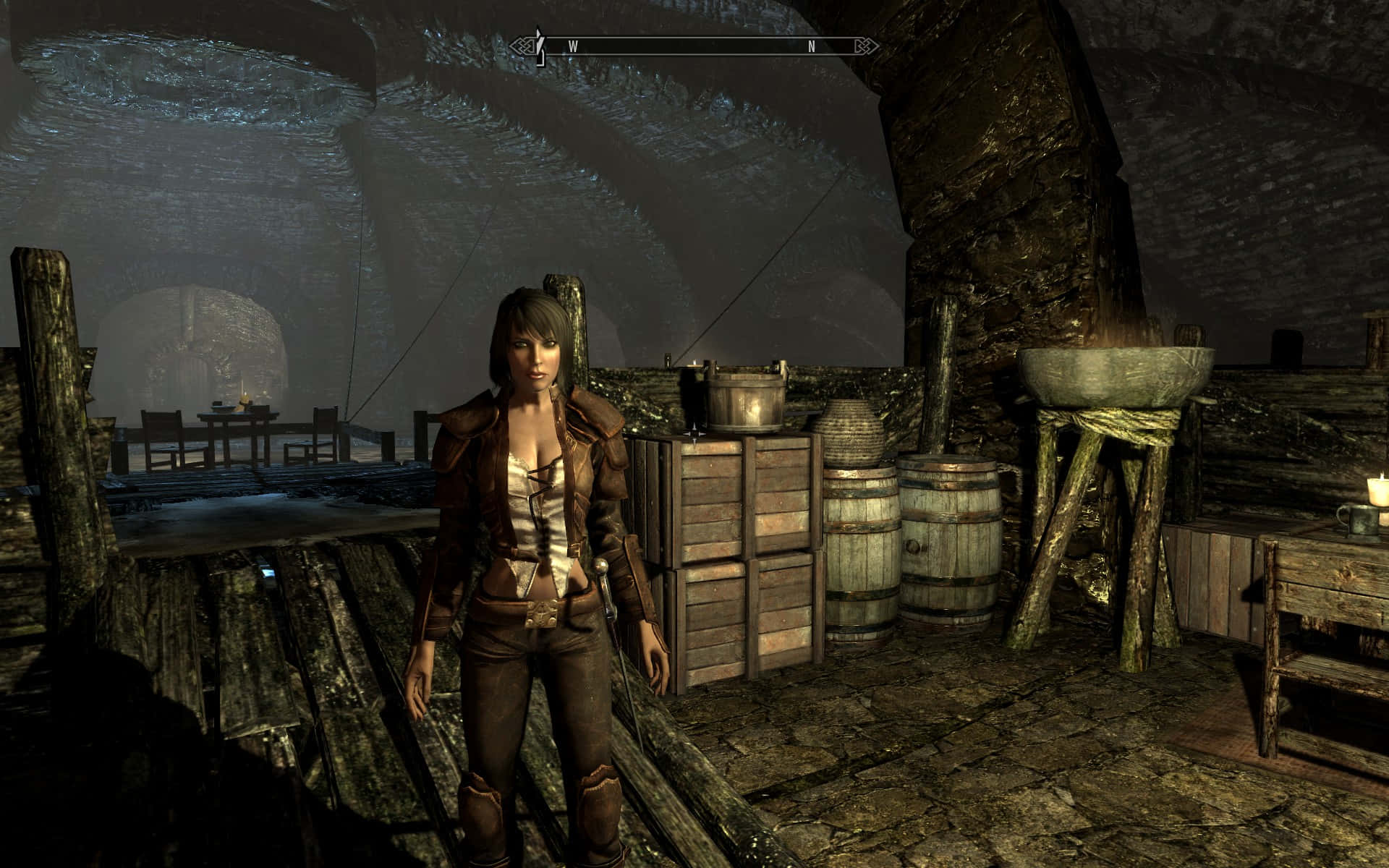 Thieves Guild 桌布 壁紙 — 一位身穿皮甲的女性冒險者站在光線昏暗的鄉村酒館中，周圍有木桶和石牆。