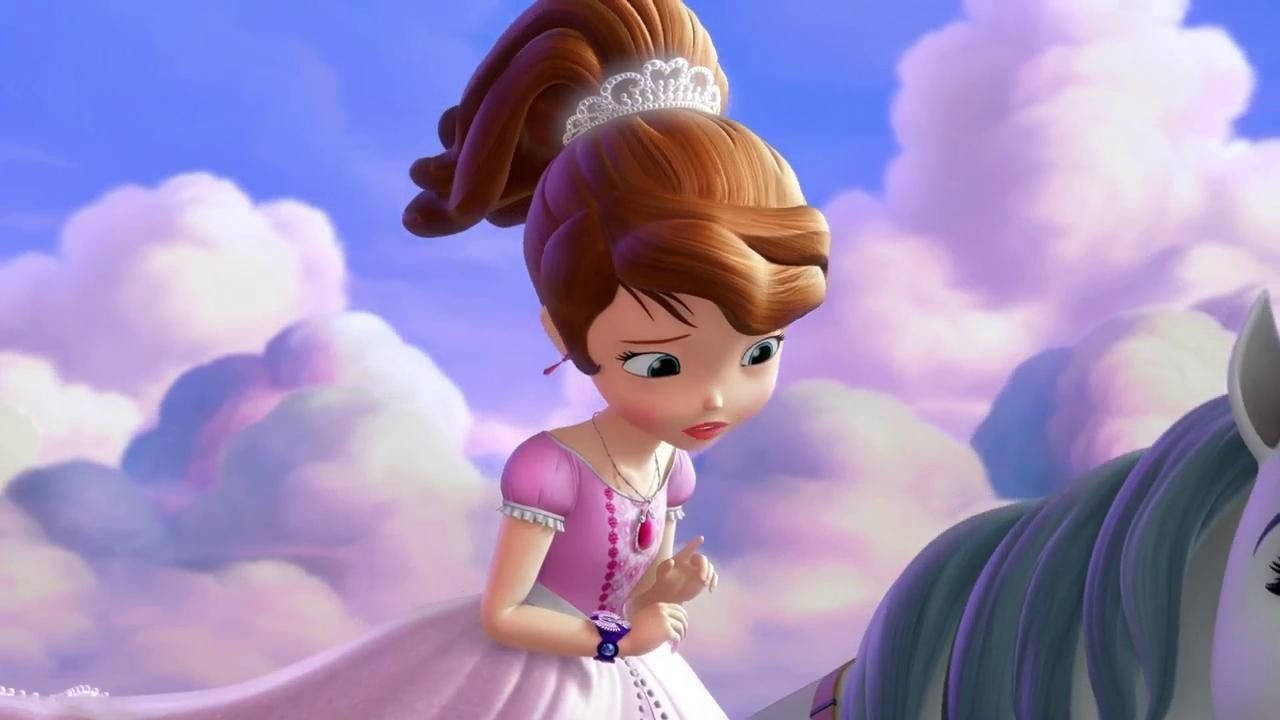 Princess 桌布 壁紙 — 一位身穿粉紅色長袍、頭戴皇冠的年輕公主騎著馬穿過柔和的紫色和藍色雲層。