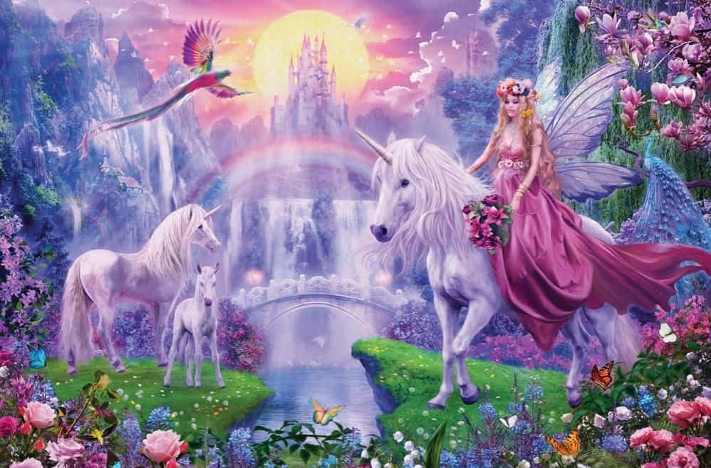 Unicorns 桌布 壁紙 — 一位身穿粉紅色長袍的仙女騎著獨角獸穿過一個有瀑布、城堡和彩虹的神奇花園，在發光的太陽下。