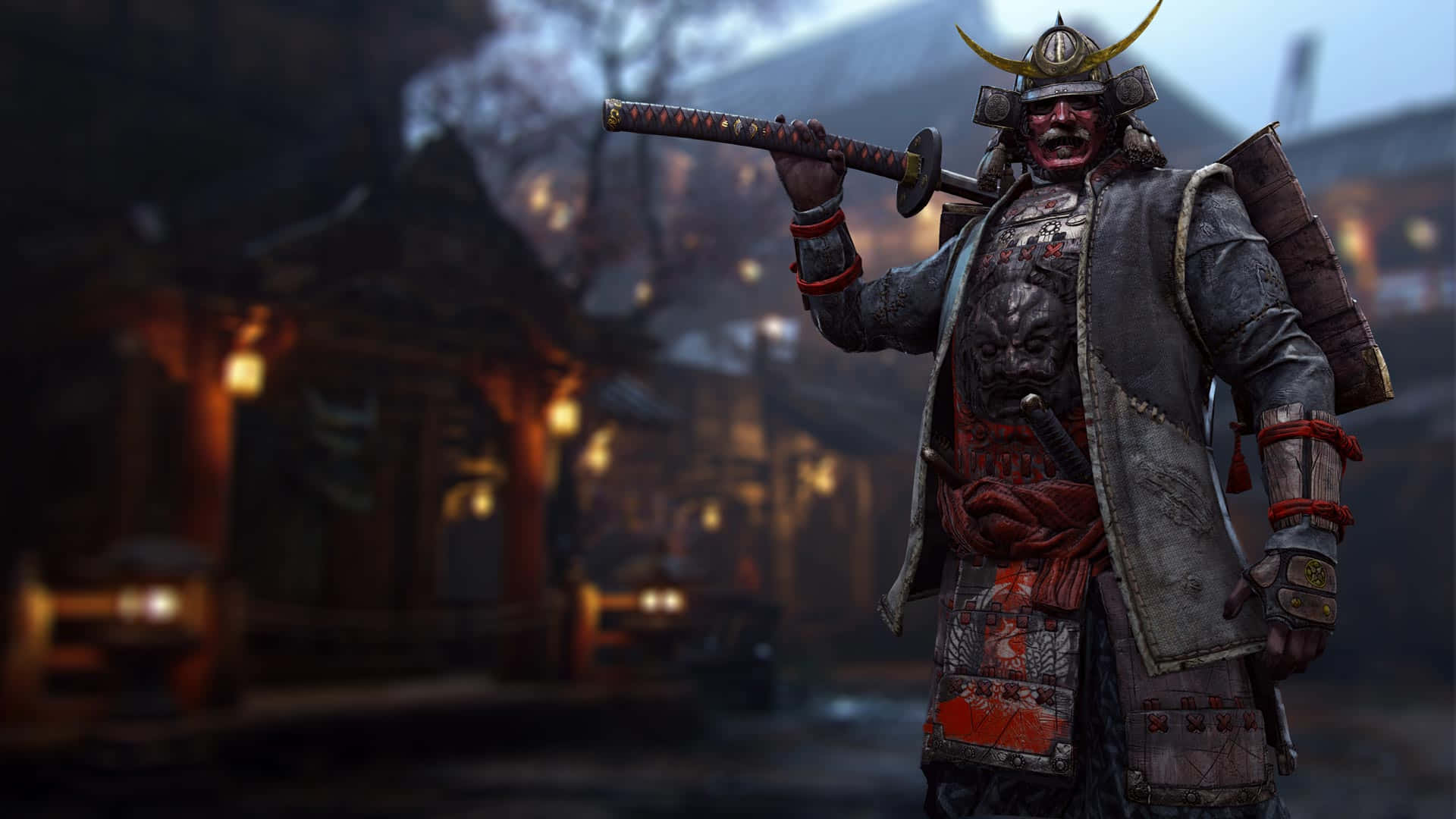 電玩遊戲 桌布 壁紙 — 一位身穿精細盔甲的兇猛武士在夜間霧氣瀰漫的日本村莊中挑釁地站立，手持武士刀。
