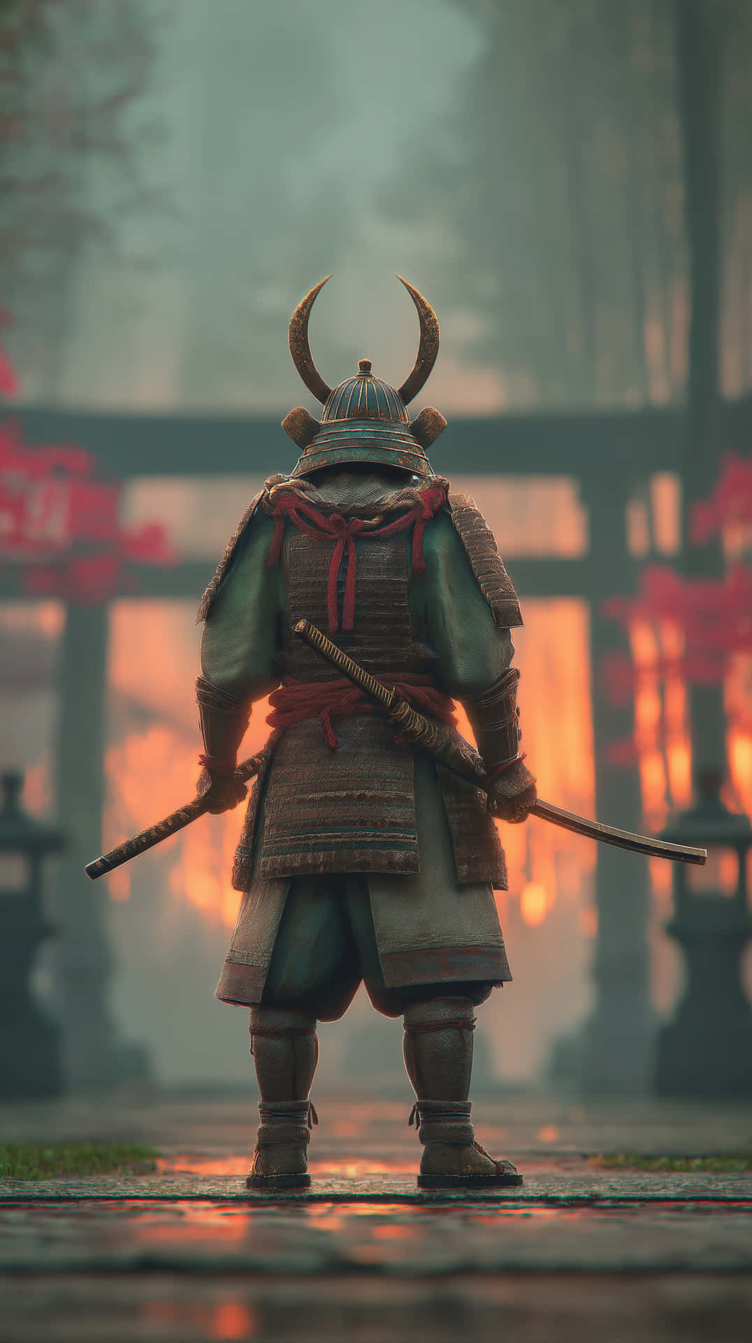 Guardian of the Torii 壁紙 — 一位身穿精細盔甲的武士戰士背向觀眾，手持兩把劍，站在日落時分霧氣瀰漫的神社前。