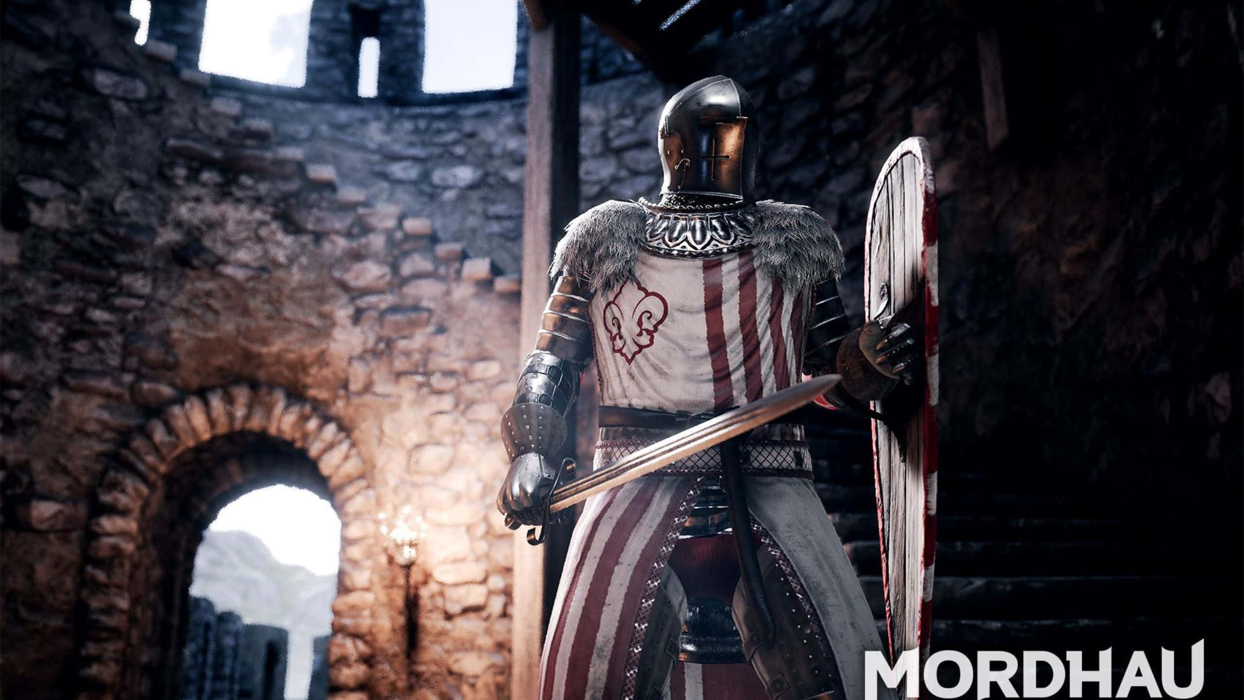 1440p Mordhau 桌布 壁紙 — 一位身穿精細盔甲的騎士站在石城堡廢墟內，手持劍和盾牌。