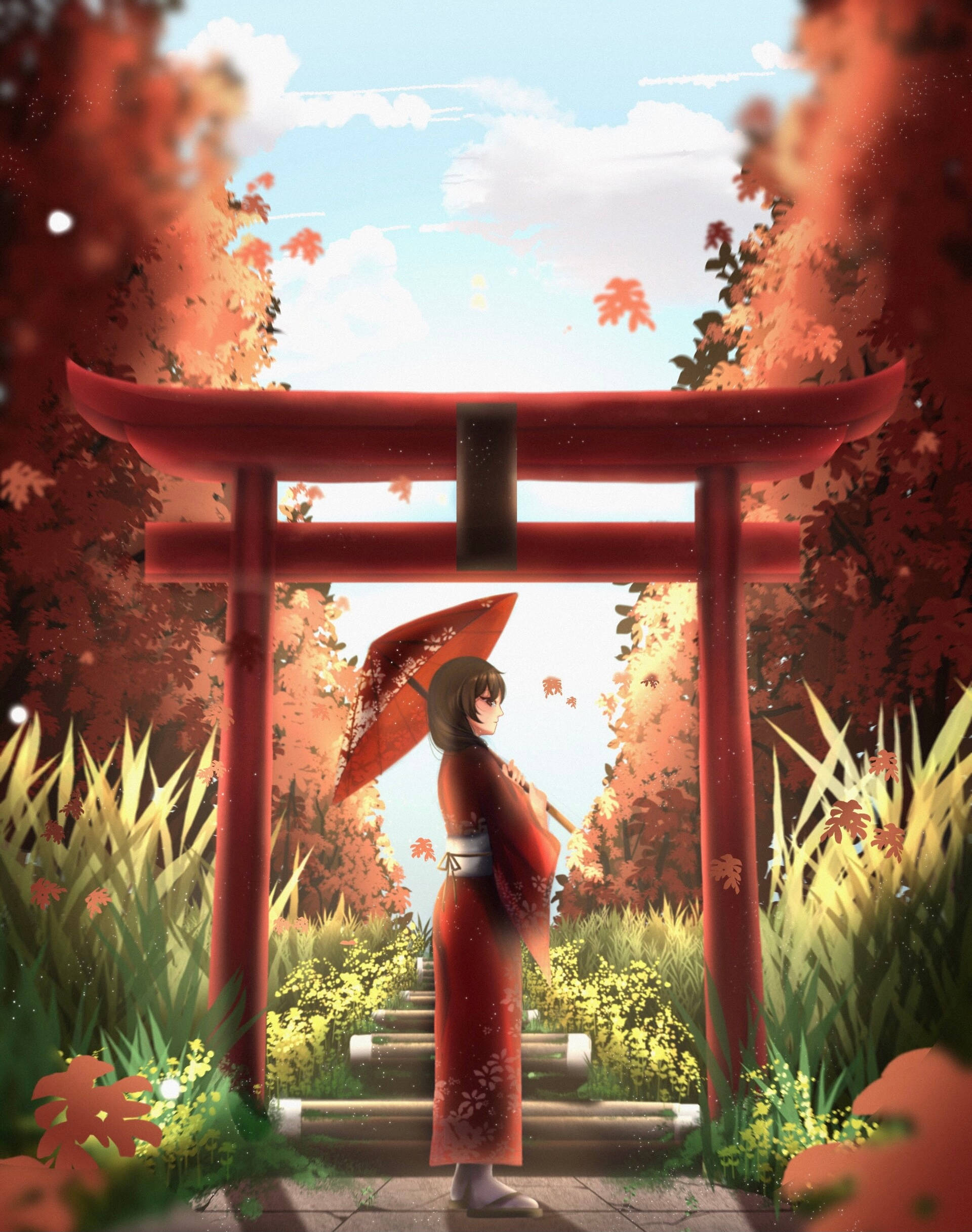 Torii 桌布 壁紙 — 一位身穿紅色和服的年輕女子，手持相配的雨傘，站在被秋葉環繞的鮮紅色鳥居下。