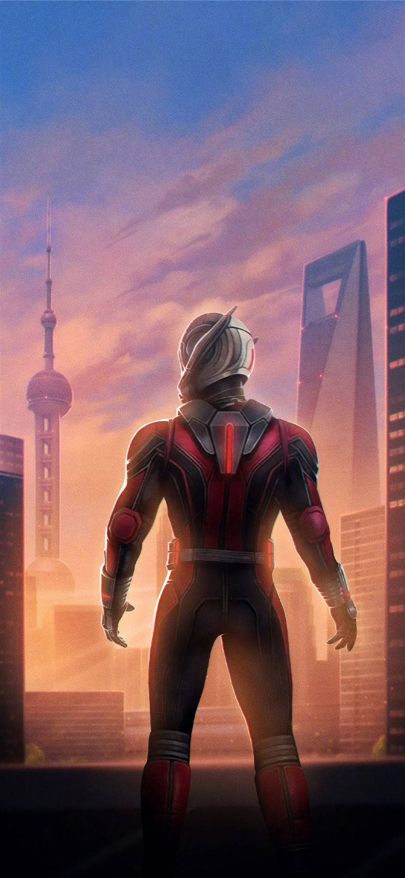 marvel iPhone xr 桌布 壁紙 — 一位身穿紅色和銀色盔甲的超級英雄背向觀眾，俯瞰日落時分的未來城市天際線。