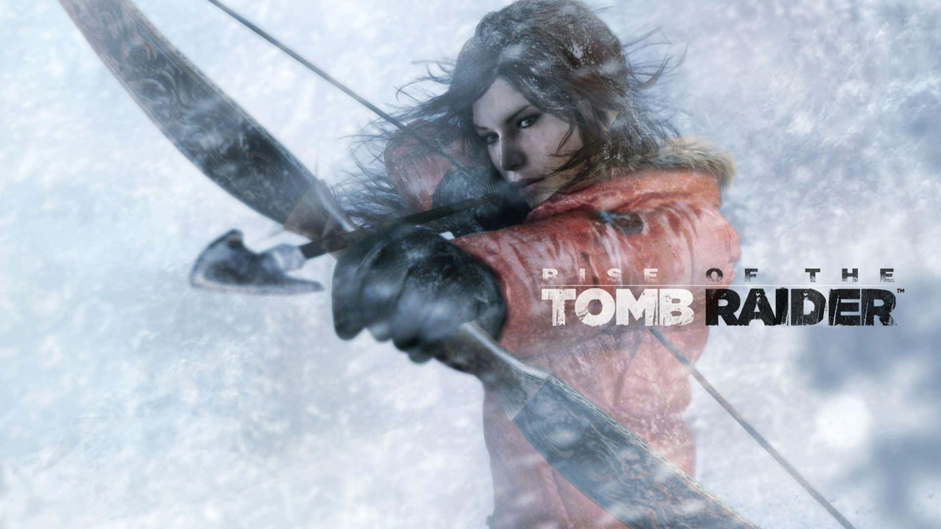 Lara Croft 桌布 壁紙 — 一位身穿紅色派克大衣的堅定女冒險家在雪花紛飛的暴風雪中拉弓。