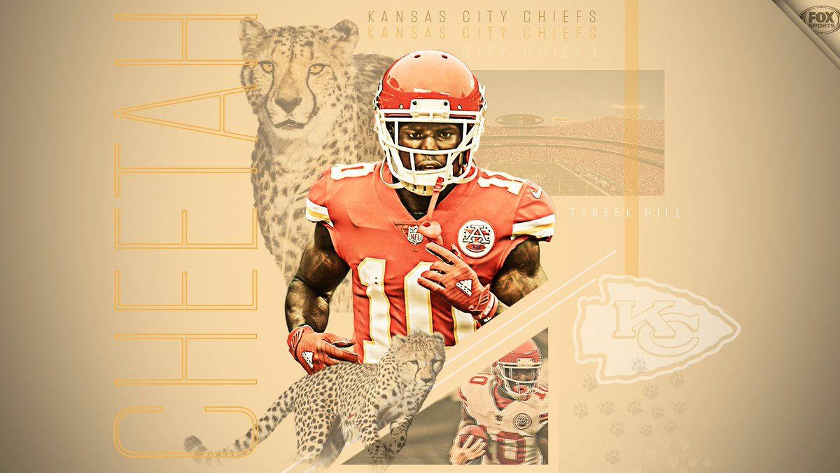 Tyreek Hill 桌布 壁紙 — 一位身穿紅色球衣的堪薩斯城酋長隊美式足球員站在獵豹旁，帶有球隊標誌和暖色調的 'CHEETAH' 文字。