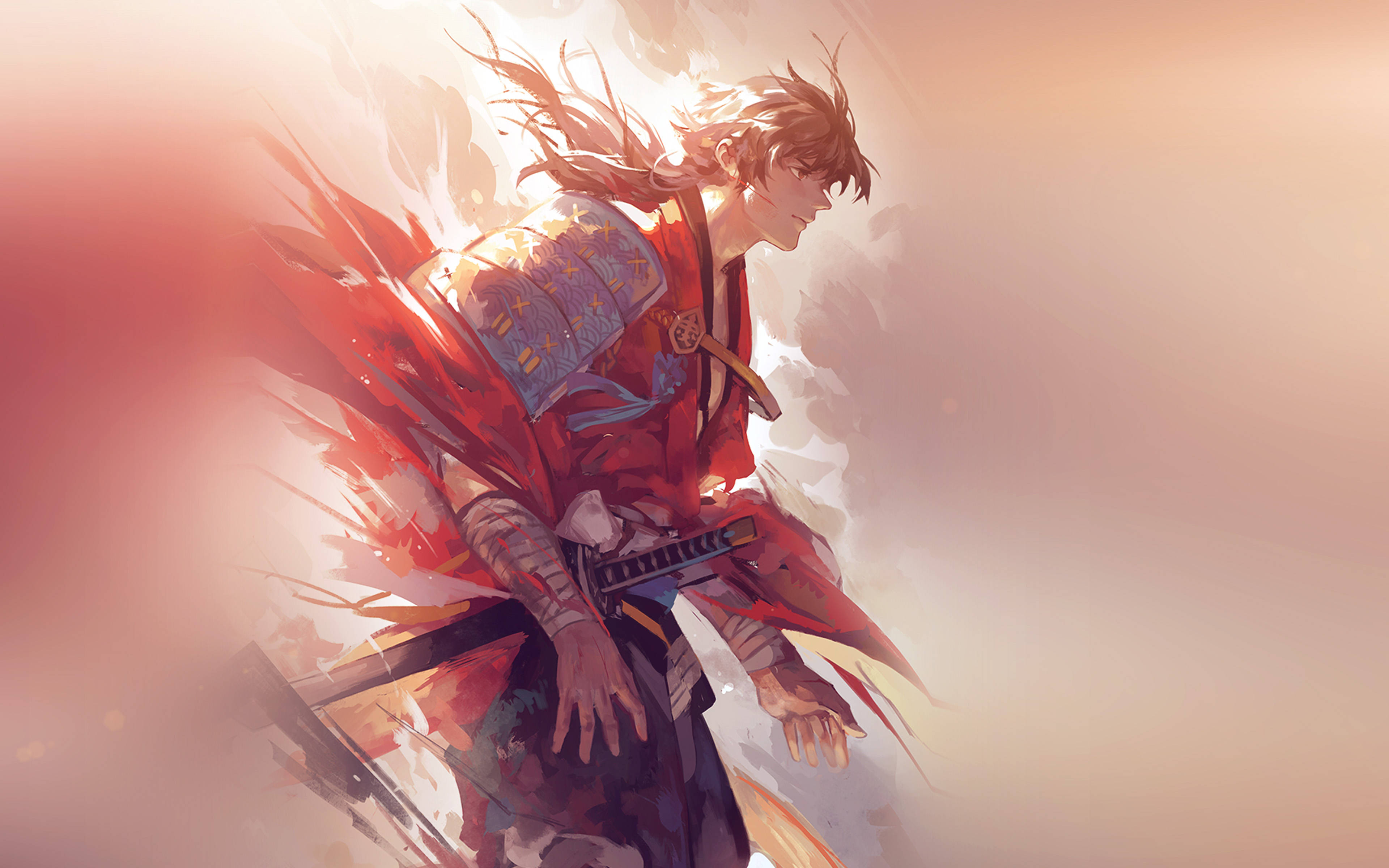 Anime Samurai 桌布 壁紙 — 一位身穿紅色盔甲的動態動漫武士戰士，飄逸的頭髮和腰間的劍，在柔和發光的背景下大步向前。
