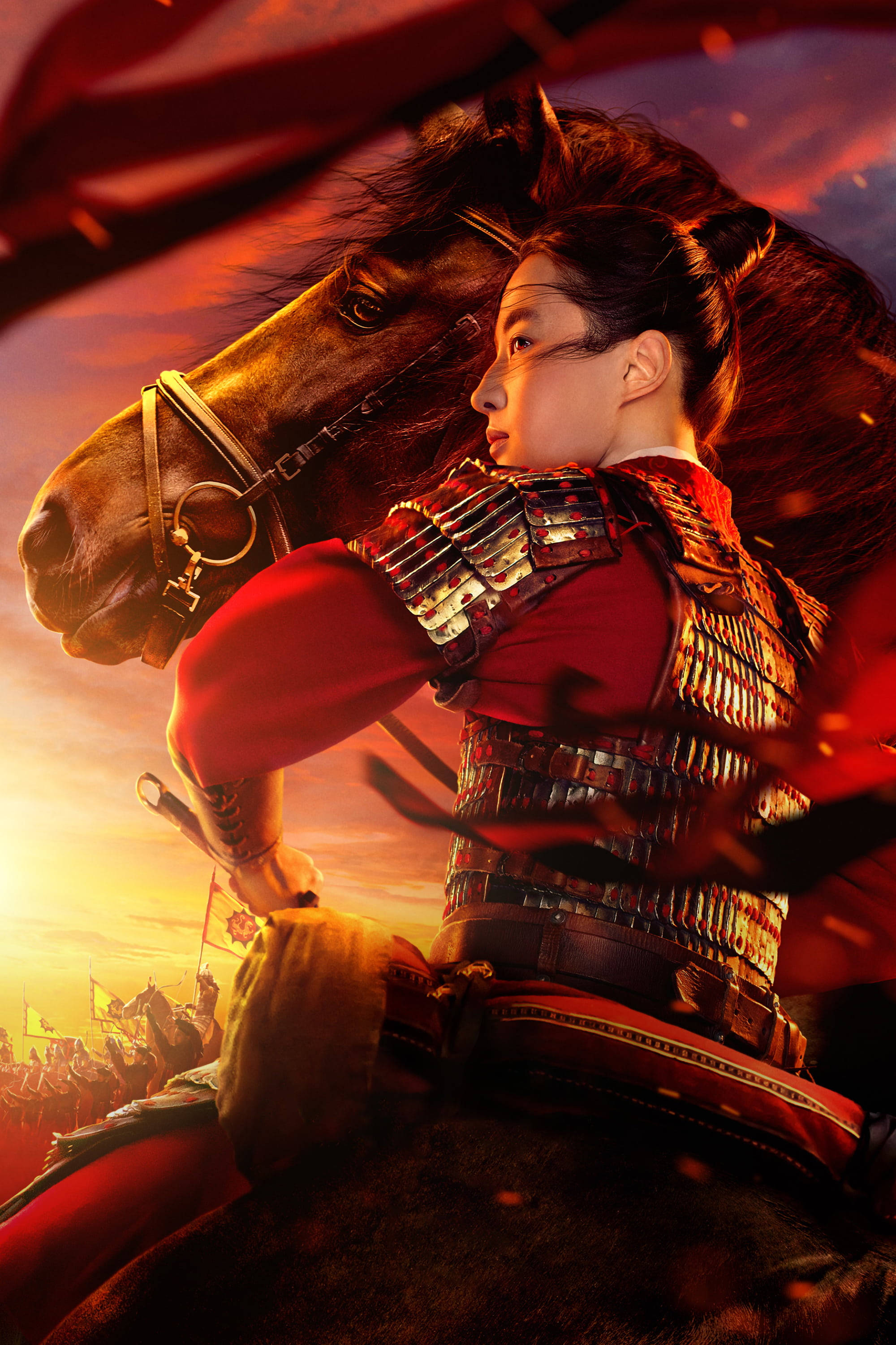 迪士尼公主 桌布 壁紙 — 一位身穿紅色盔甲的女戰士騎著馬，背景是熾熱的夕陽天空和遠處的戰旗。