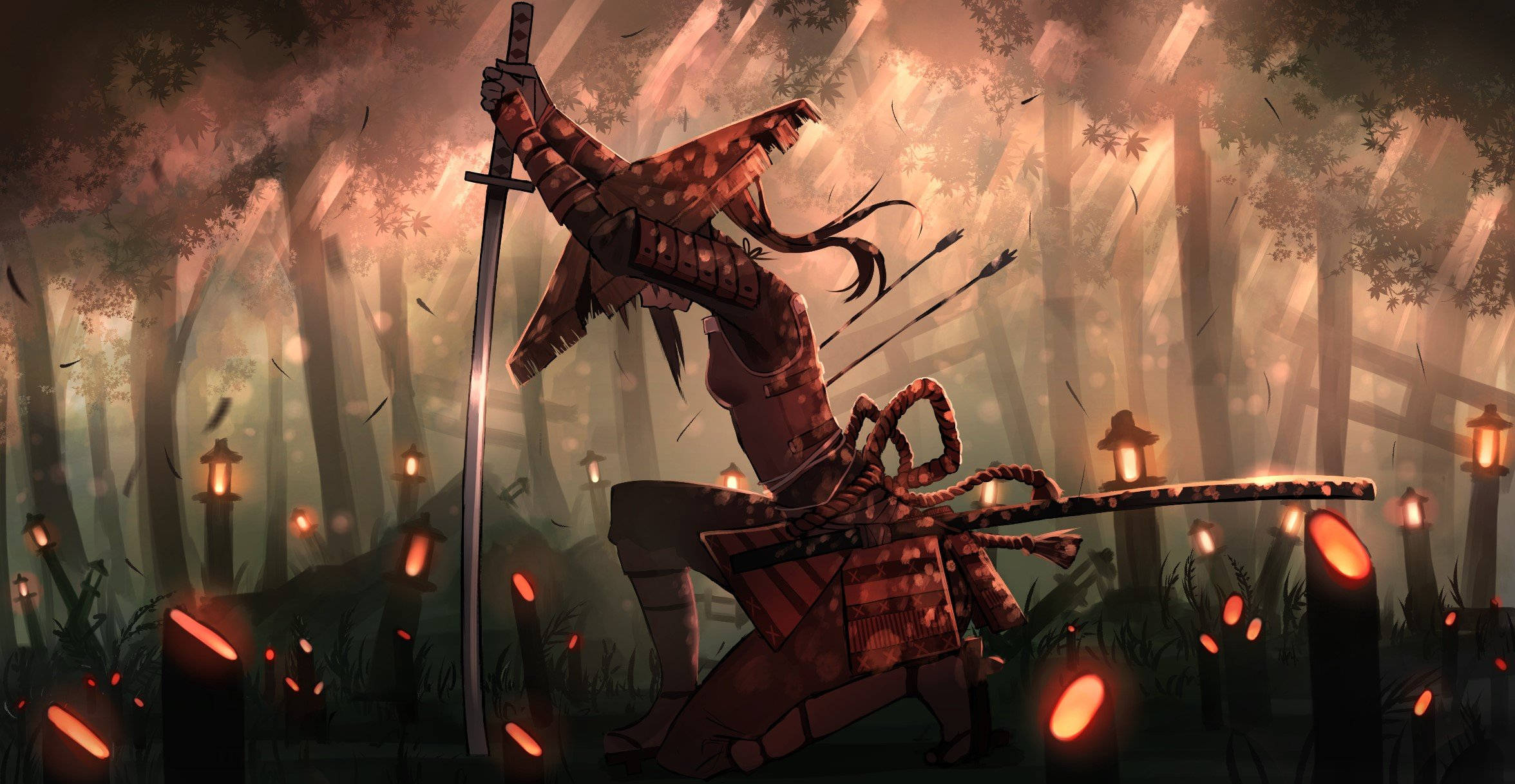 Samurai Art 桌布 壁紙 — 一位身穿紅色盔甲的武士在霧氣瀰漫的森林中持劍而立，周圍有發光的燈籠和飄落的餘燼照亮。
