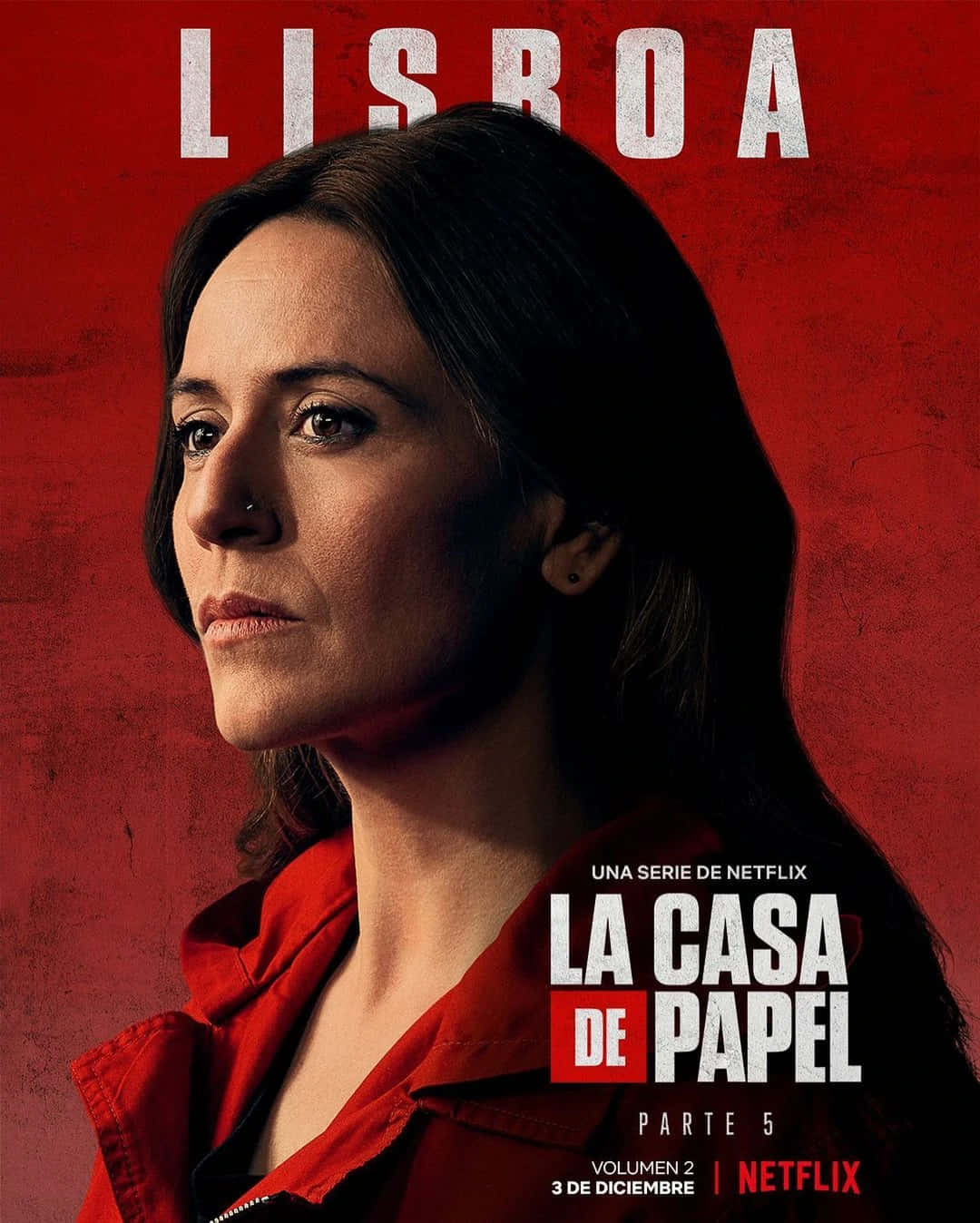 Money Heist Mask 桌布 壁紙 — 一位身穿紅色連身衣的女性，在帶有紋理的紅色背景上，搭配粗體白色文字，專注地凝視著。