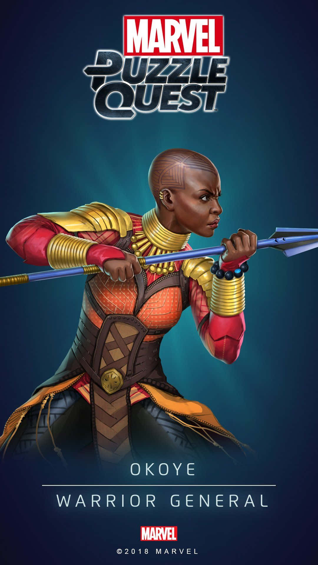 Okoye 桌布 壁紙 — 一位身穿紅金黑鎧甲的兇猛戰士將軍，在深藍色漸變背景中握著長矛。