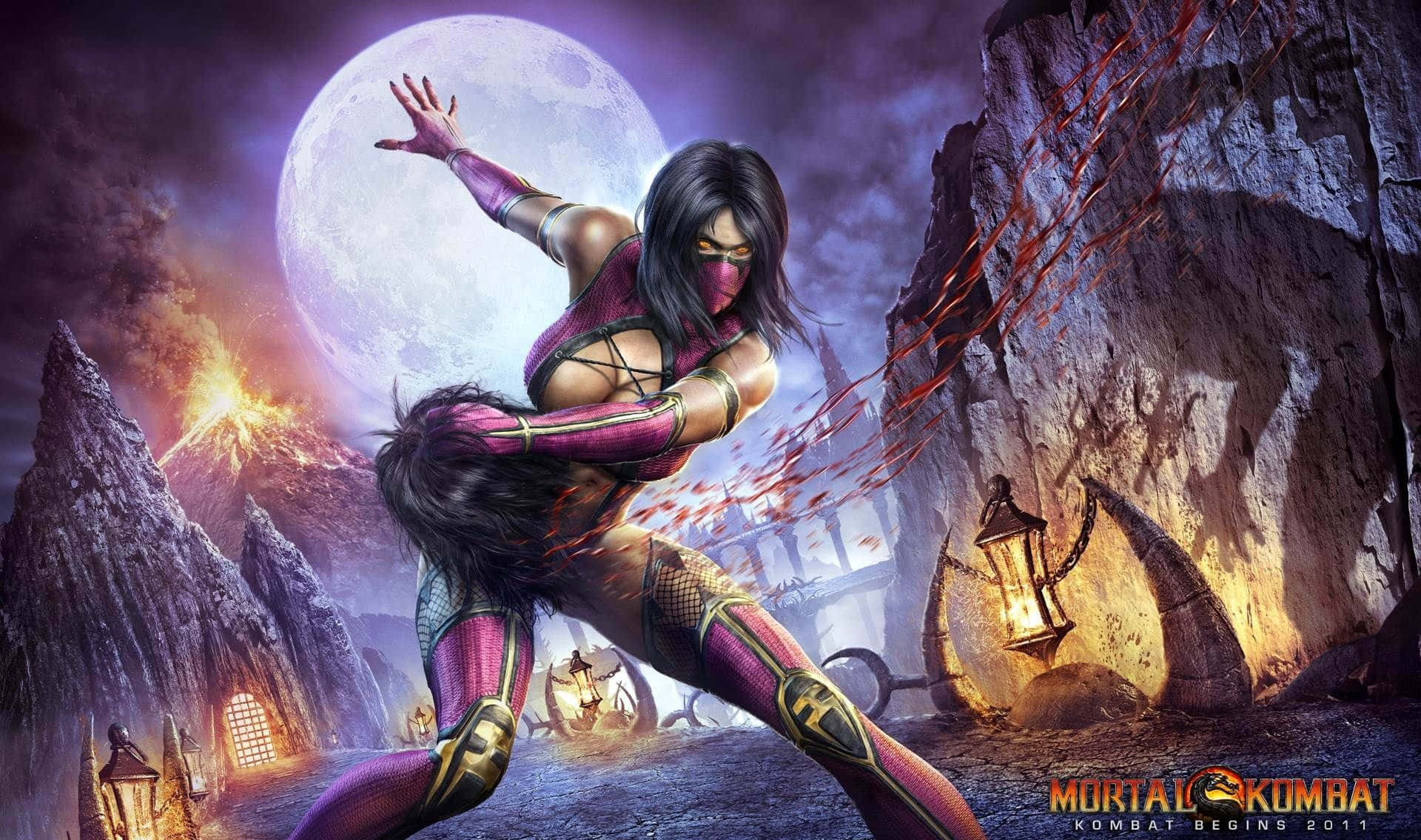 Mortal Kombat Fatality 桌布 壁紙 — 一位身穿紫色和金色盔甲的女戰士，在月光照耀的火山景觀和發光燈籠背景下擺出動態姿勢。