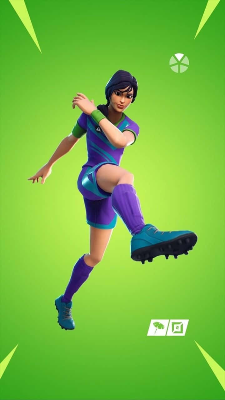 Sweaty Soccer Skin 桌布 壁紙 — 一位身穿紫色和青綠色球衣的女足球員，在帶有黃色閃電的亮綠色背景上踢球。