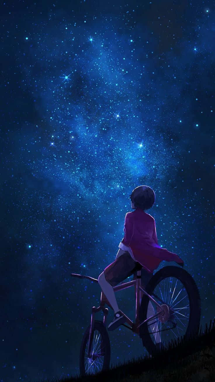 Night Anime 桌布 壁紙 — 一位身穿紫色外套的孤獨騎單車者，仰望廣闊的星空，夜空閃爍著宇宙藍光。