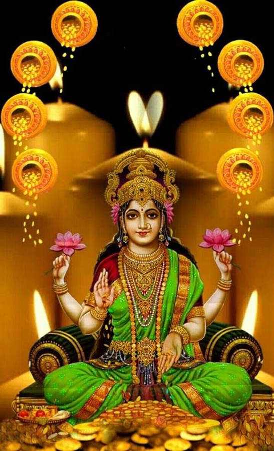 Lakshmi 桌布 壁紙 — 一位身穿綠色和金色的神聖女神靜靜地坐著，手持粉紅色蓮花，周圍環繞著閃閃發光的金幣和蠟燭。