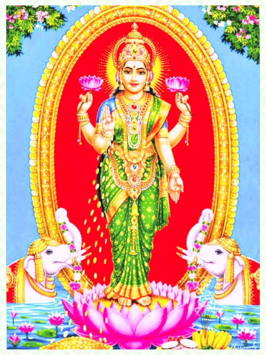 Lakshmi 桌布 壁紙 — 一位身穿綠色和金色的閃耀印度教女神站在粉紅色蓮花上，兩側有兩頭大象，上方是金色拱門。