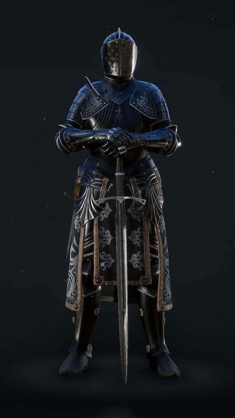 Android Mordhau 桌布 壁紙 — 一位身穿華麗暗色鎧甲的全副武裝騎士，手持長劍，在繁星點點的夜空下蓄勢待發。