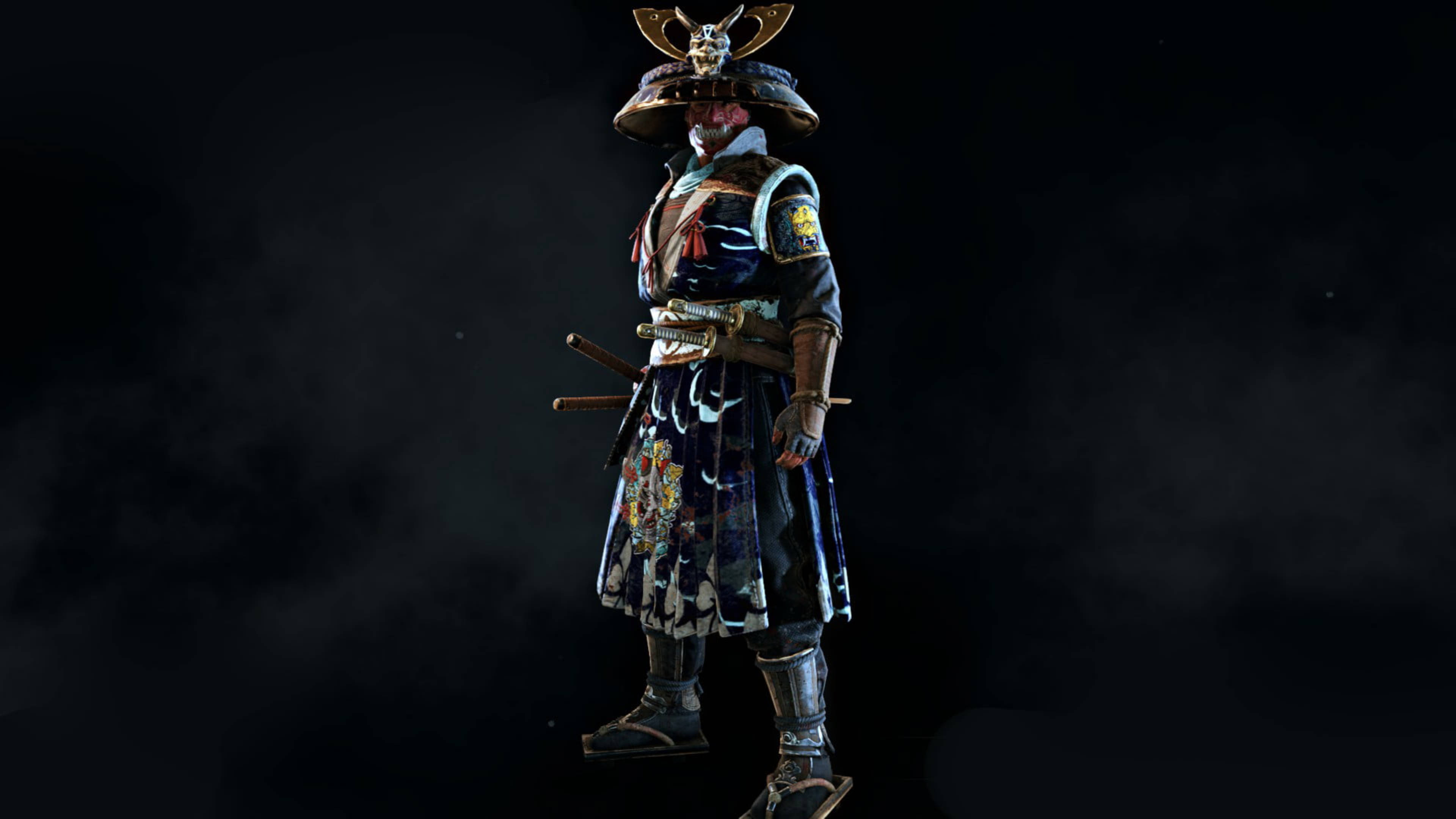 Honor 桌布 壁紙 — 一位身穿華麗深藍色鎧甲、飾有金色點綴的武士戰士，在煙霧繚繞的黑色背景前蓄勢待發。