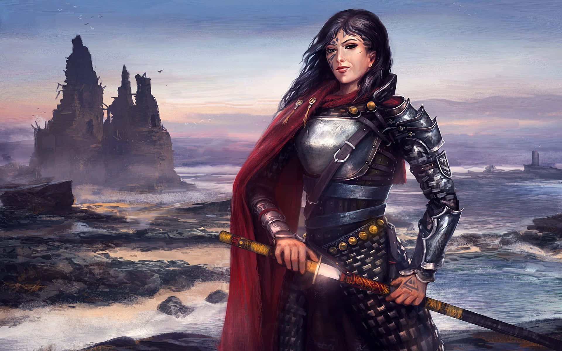 Warrior 桌布 壁紙 — 一位身穿華麗盔甲和紅色斗篷的女戰士，在日落時分，背景是霧氣瀰漫的廢墟城堡，挑釁地站在岩石海岸上。