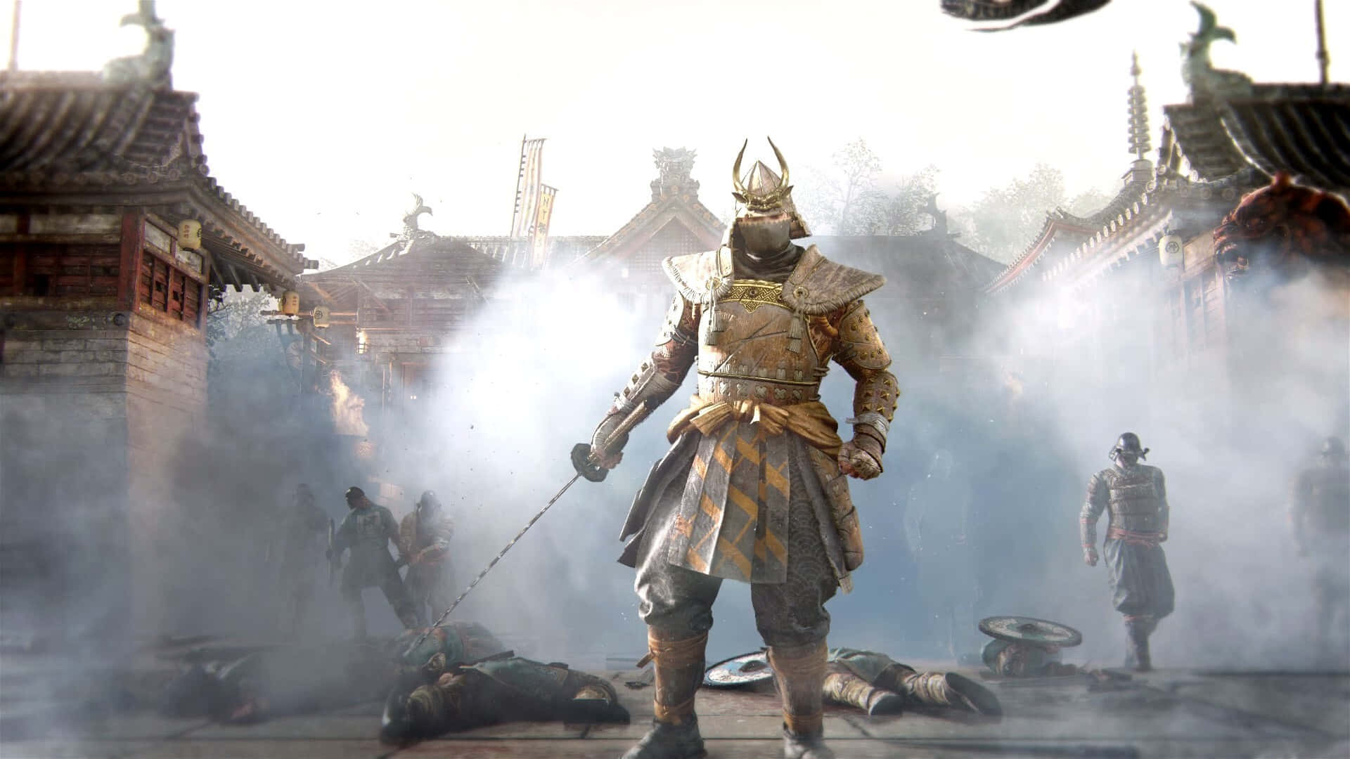 電玩遊戲 桌布 壁紙 — 一位身穿華麗盔甲的武士站在傳統日本庭院中，周圍煙霧彌漫，敵人倒臥在地。