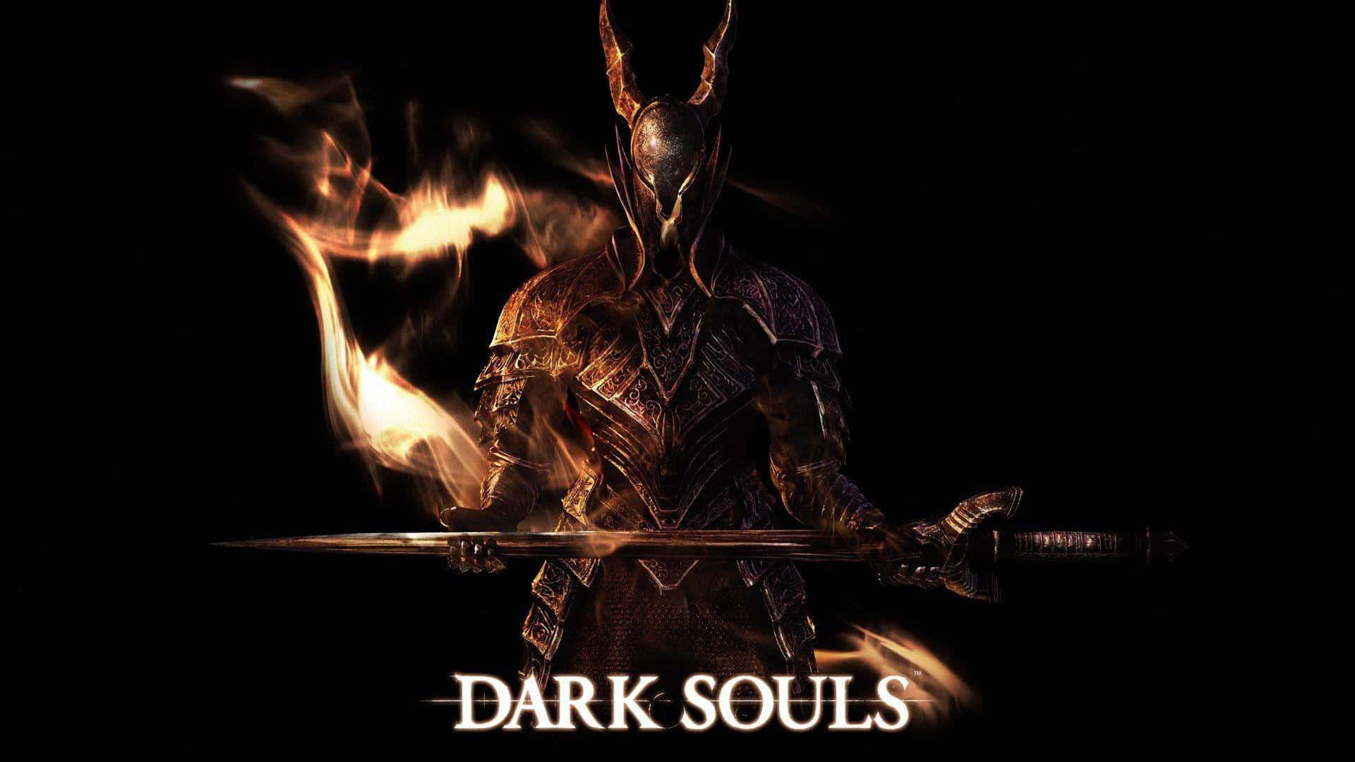 Dragon Slayer Ornstein 桌布 壁紙 — 一位身穿華麗盔甲的黑暗騎士，在黑色背景前手持火焰劍，下方有「DARK SOULS」文字。