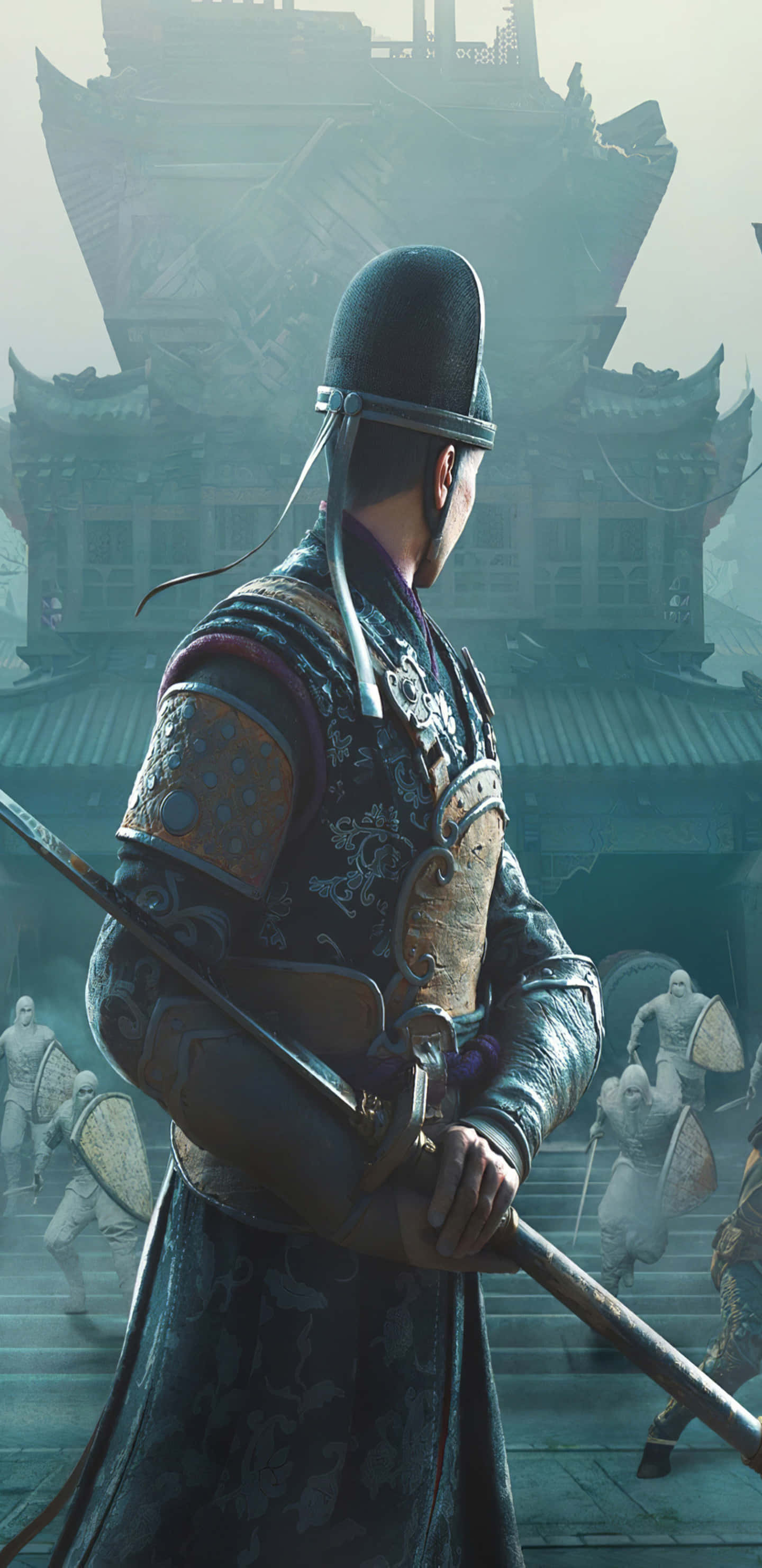 For Honor 桌布 壁紙 — 一位身穿華麗鎧甲的武士戰士，在霧氣籠罩的傳統日本城堡前持劍待命，下方士兵正在交戰。