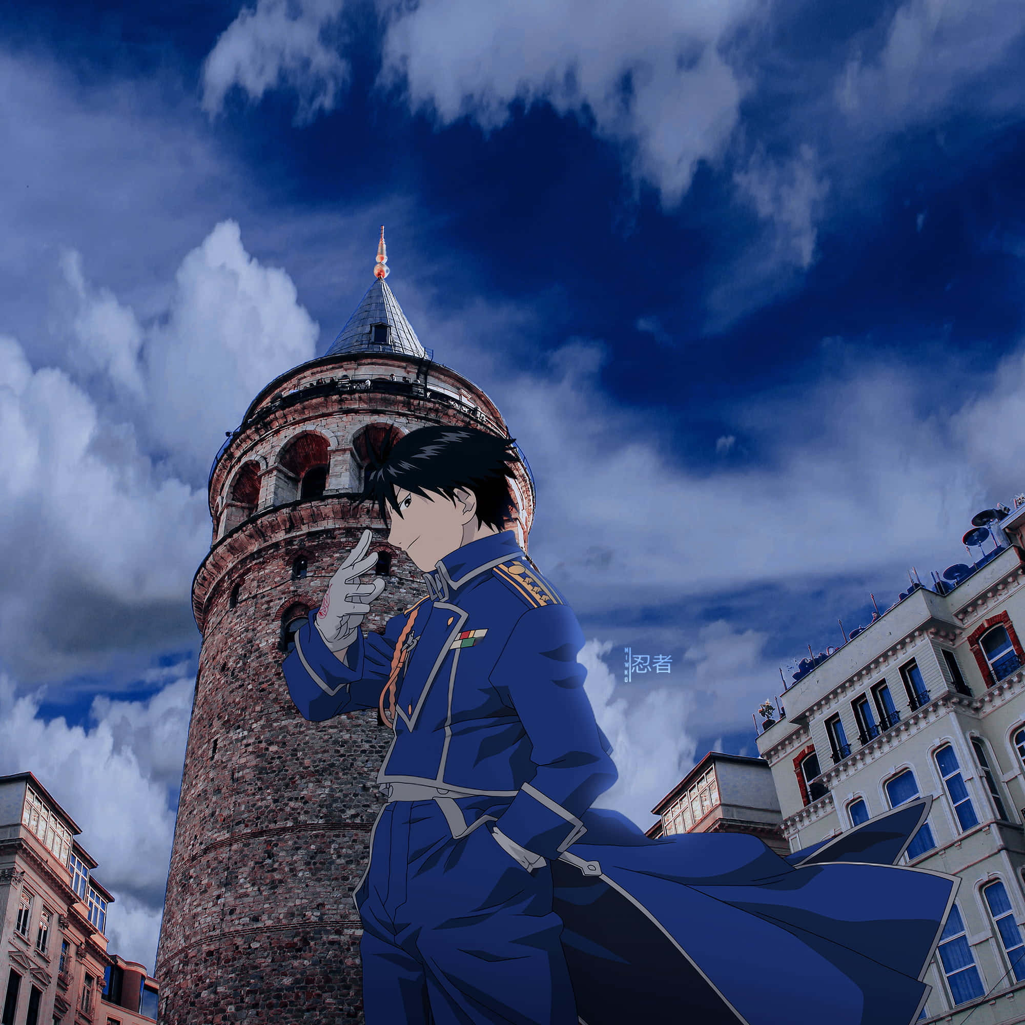 Roy Mustang 桌布 壁紙 — 一位身穿藍色制服的年輕動漫士兵，在戲劇性的多雲天空下，站在歷史悠久的加拉塔塔前。