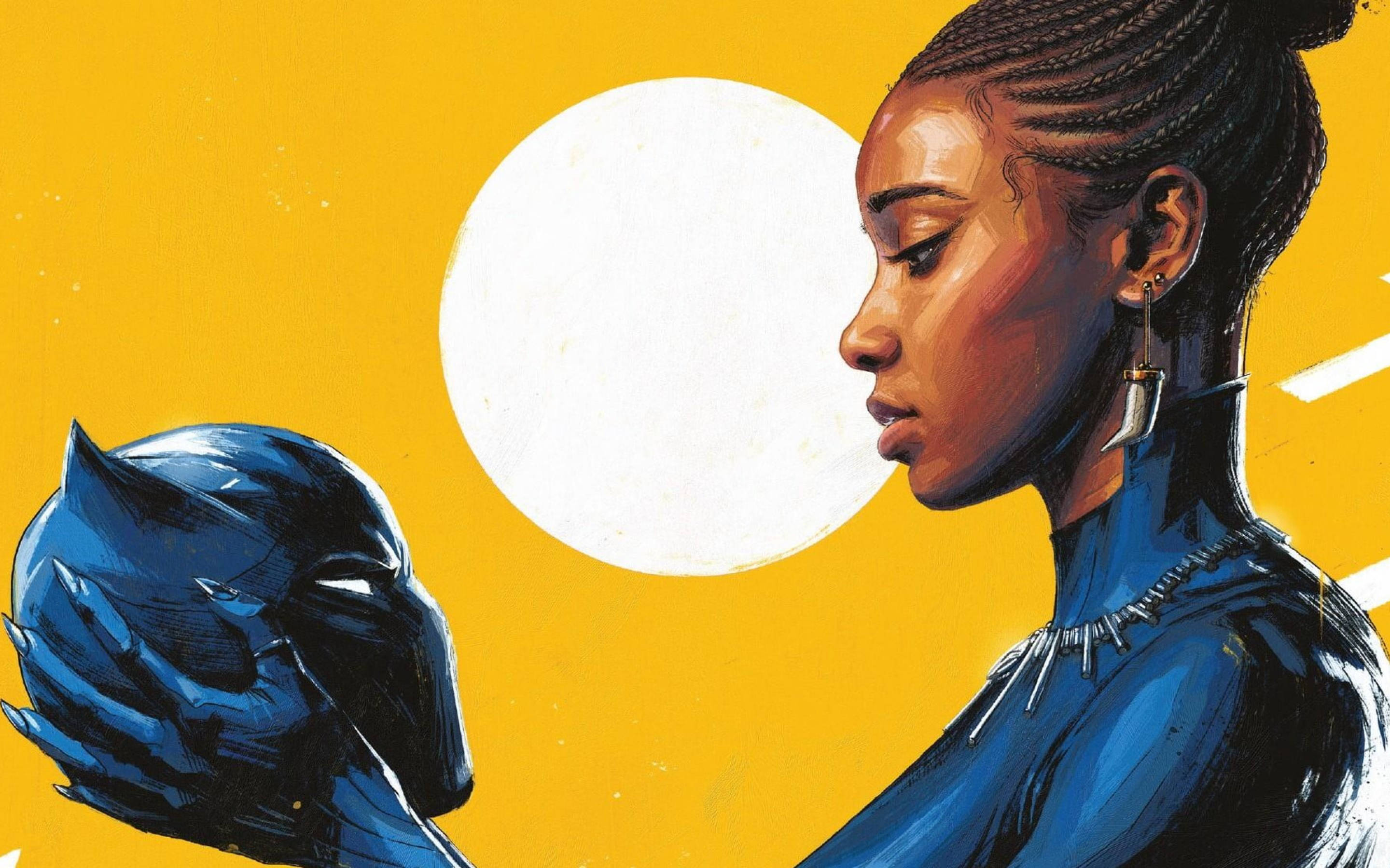 Shuri 桌布 壁紙 — 一位身穿藍色盔甲的女性，在帶有白色圓圈的鮮黃色背景前凝視著一個黑色黑豹頭盔。