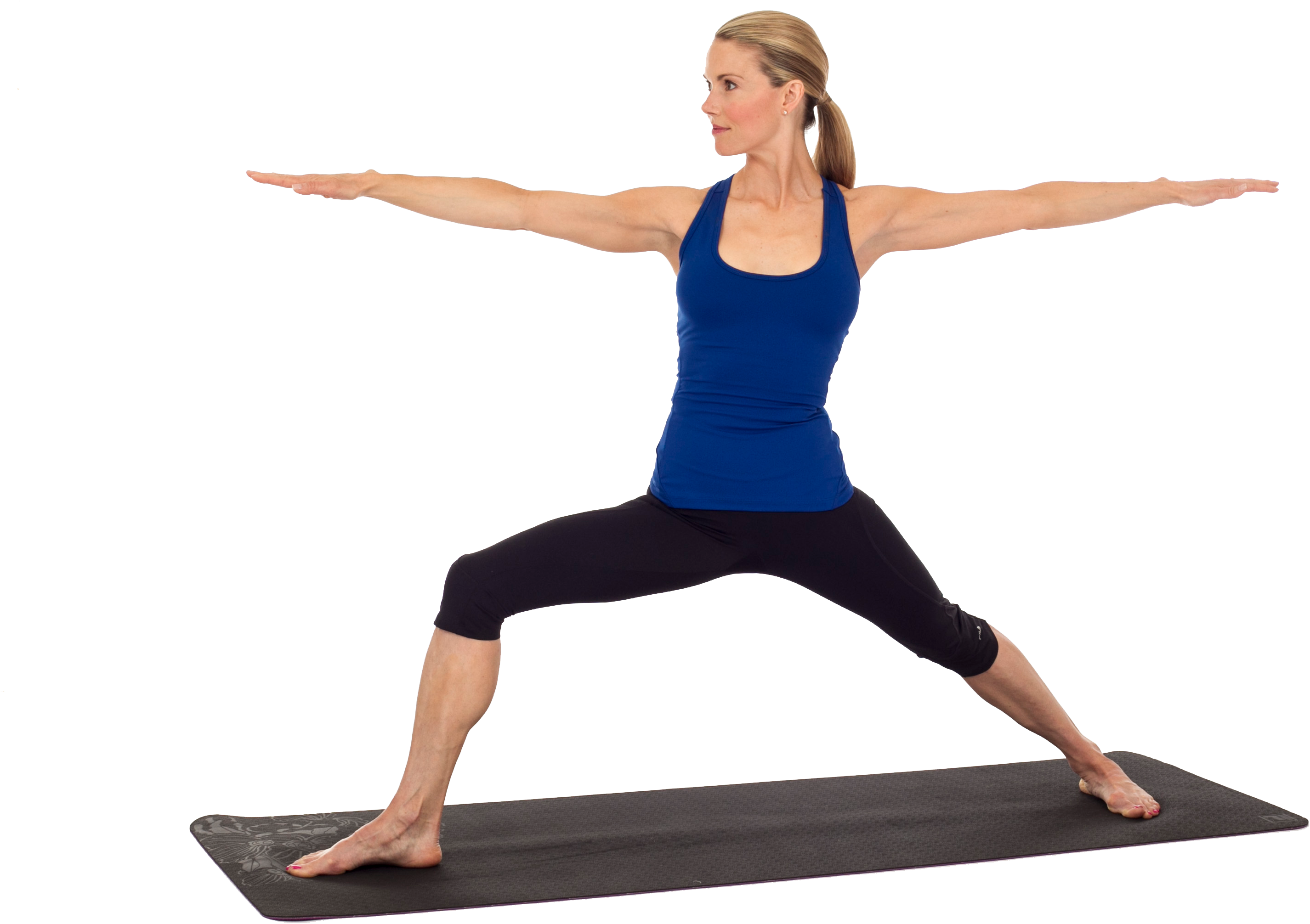 aerobics 桌布 壁紙 — 一位身穿藍色背心和黑色緊身褲的女性在純黑色背景前的黑色瑜伽墊上做出戰士瑜伽姿勢。
