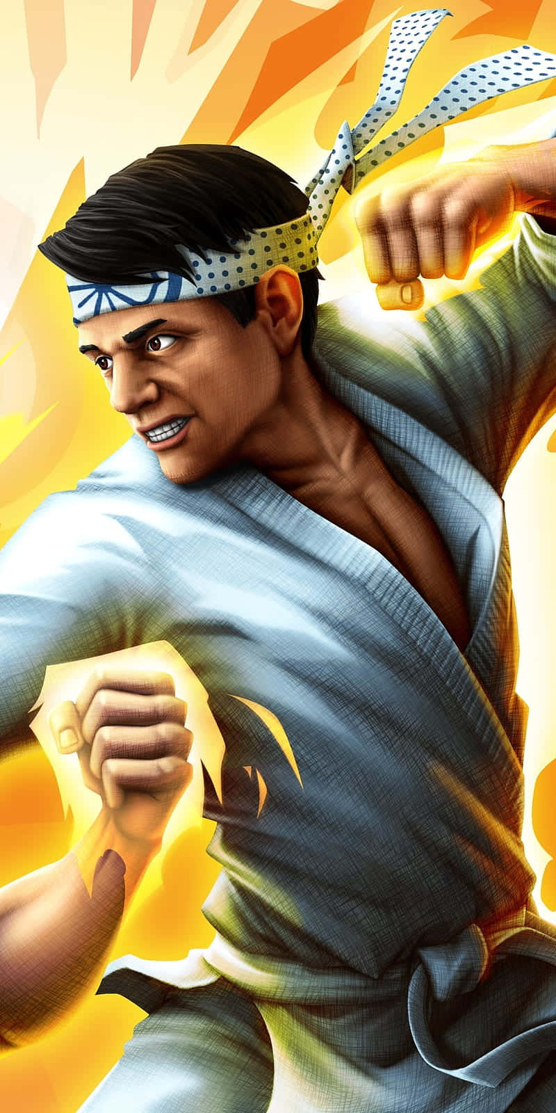 電玩遊戲 桌布 壁紙 — 一位身穿藍色道服和頭帶的動感動漫風格武術家，在熾熱的橙色背景前，以發光的能量進行攻擊。