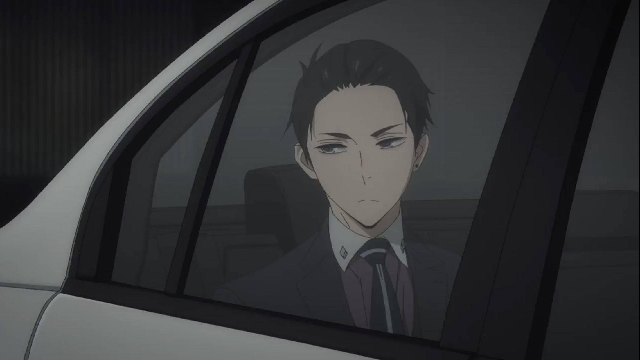 daisuke kambe 桌布 壁紙 — 一位身穿西裝的年輕男子莊嚴地坐在白色汽車的乘客座位上，透過車窗以柔和的色調觀看。