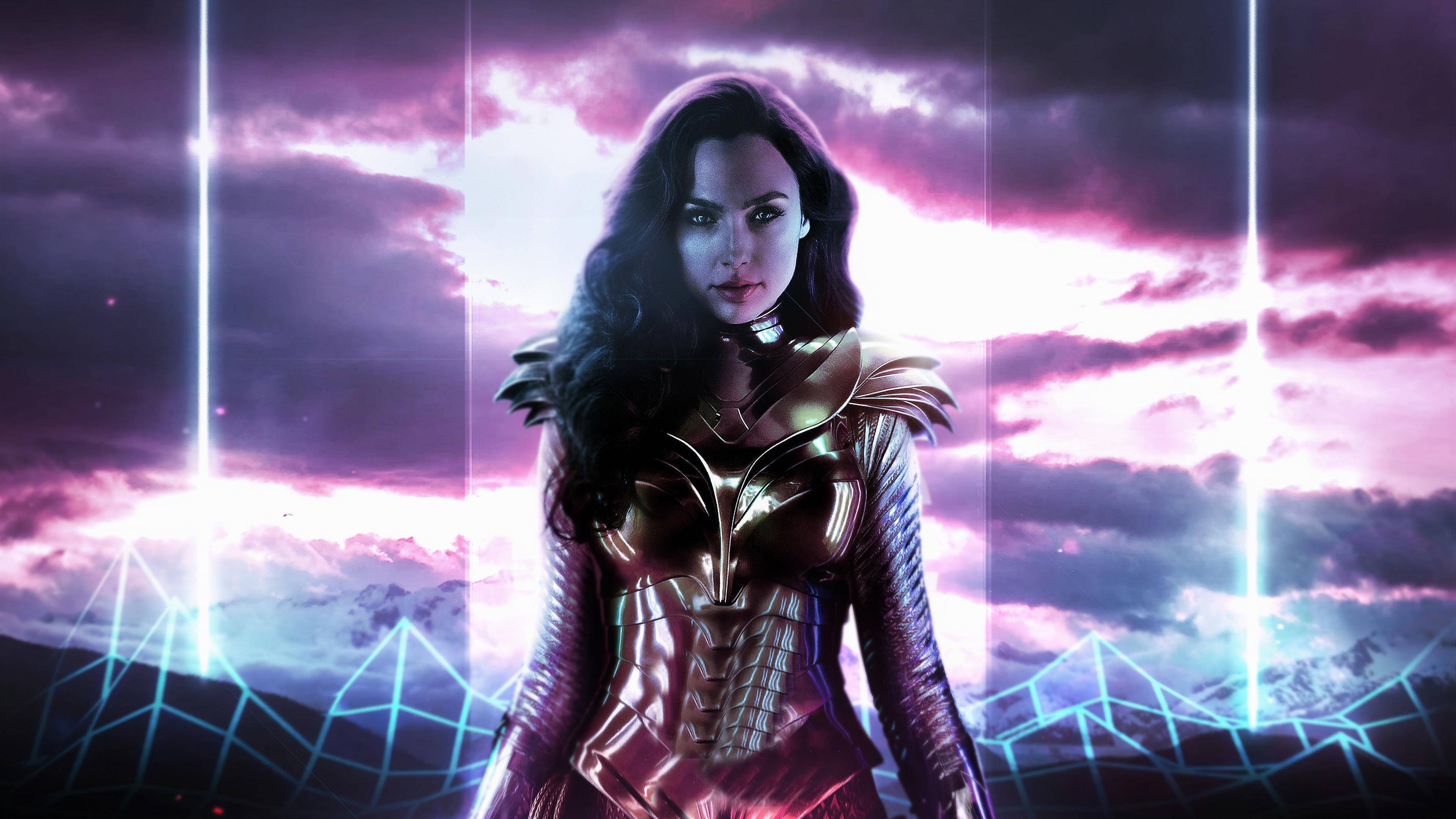 Wonder Woman 1984 桌布 壁紙 — 一位身穿金色盔甲的女超級英雄站在戲劇性的紫色天空前，伴隨著發光的垂直光束和幾何光線圖案。